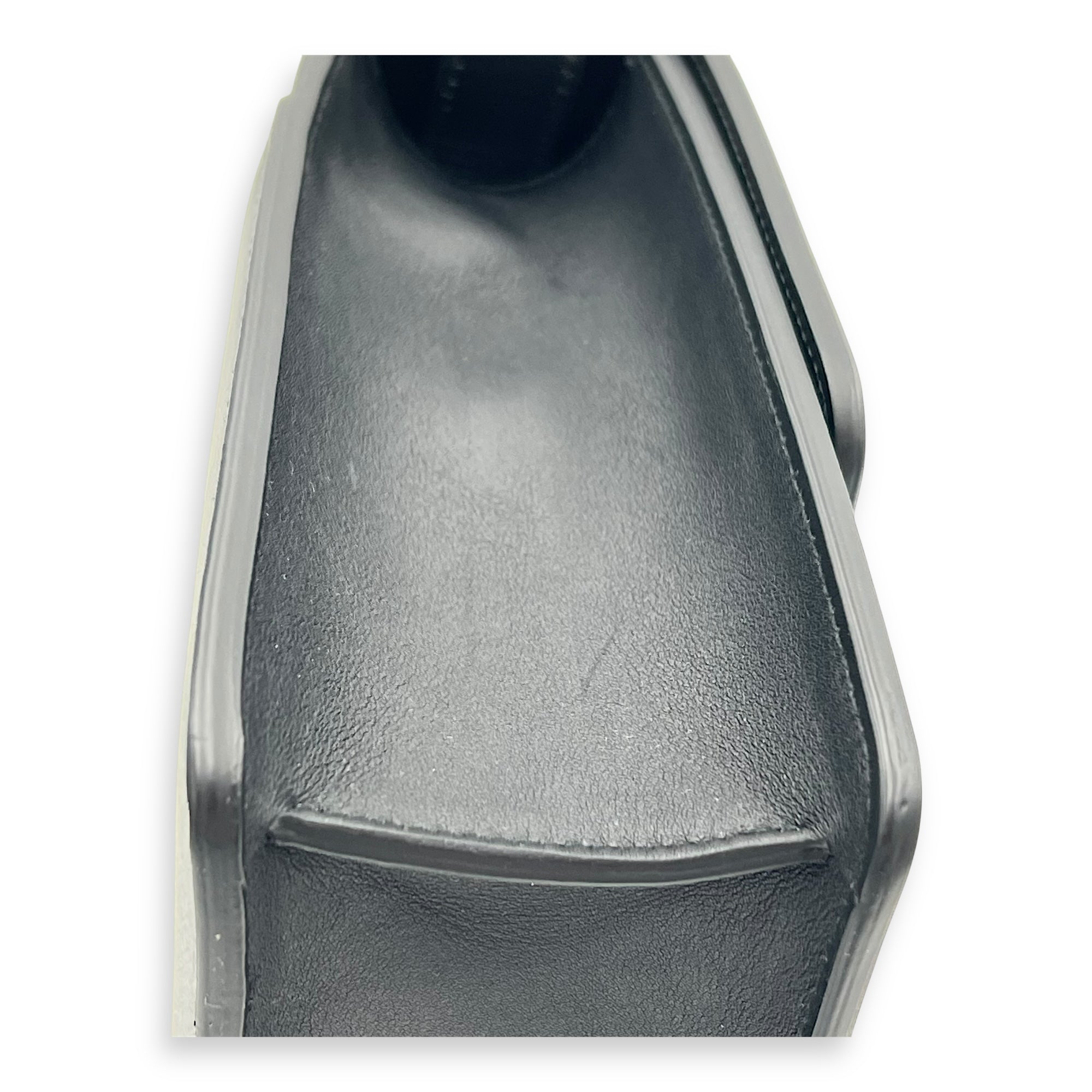 30 Montaigne Shoulder Bag Medium Black in Calfskin, Gold hardware