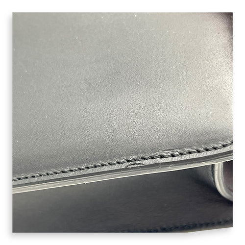 30 Montaigne Shoulder Bag Medium Black in Calfskin, Gold hardware