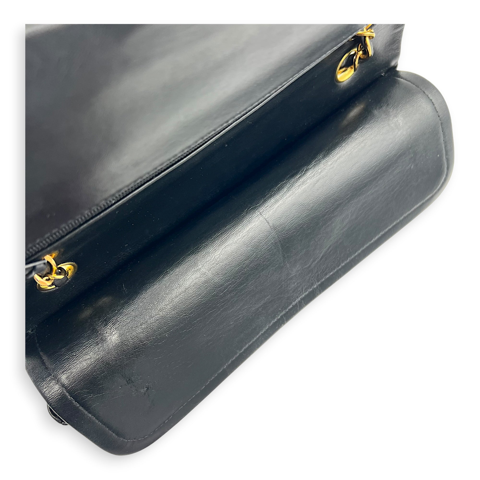 Classic Shoulder Bag Black in Lambskin, Gold hardware