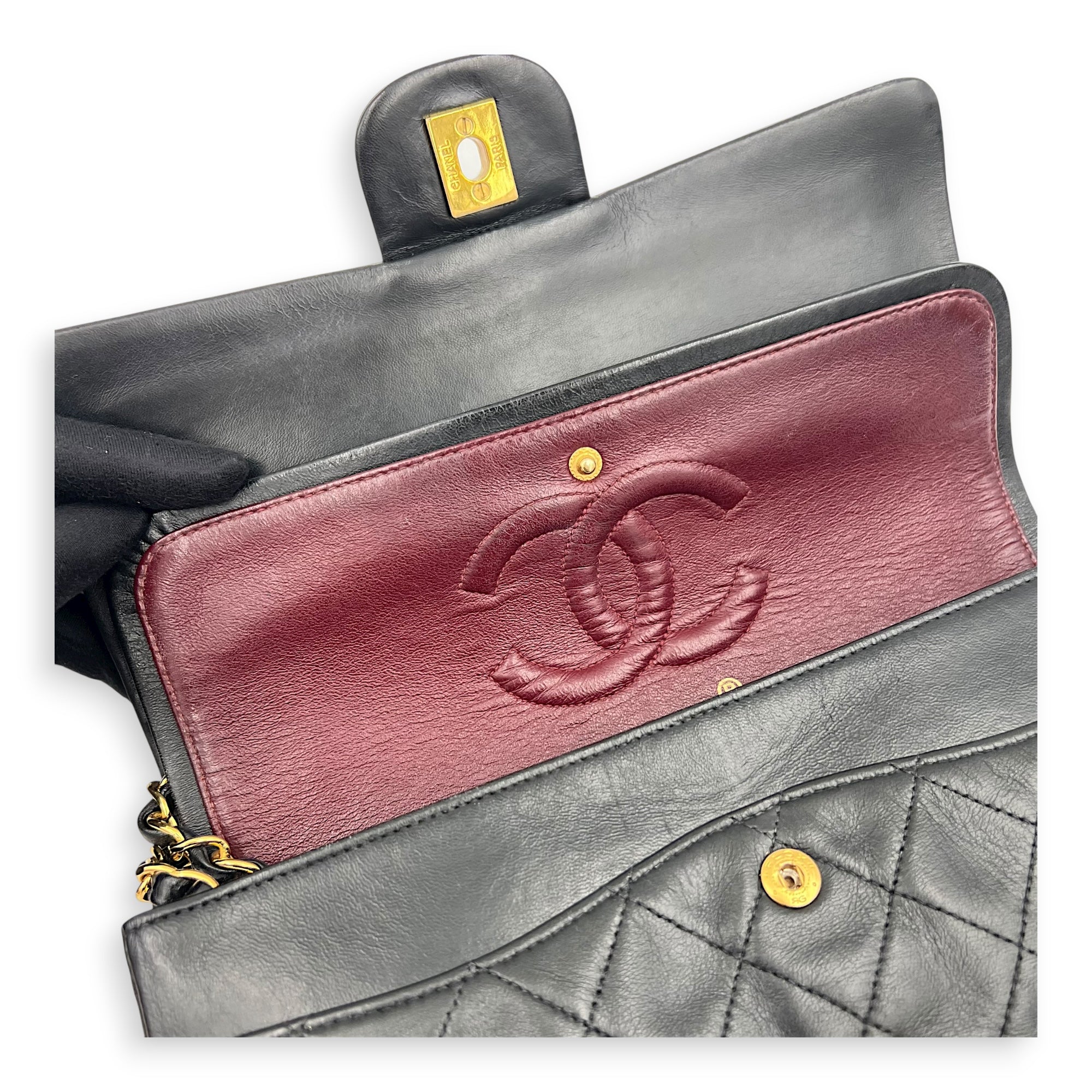 Classic Shoulder Bag Black in Lambskin, Gold hardware