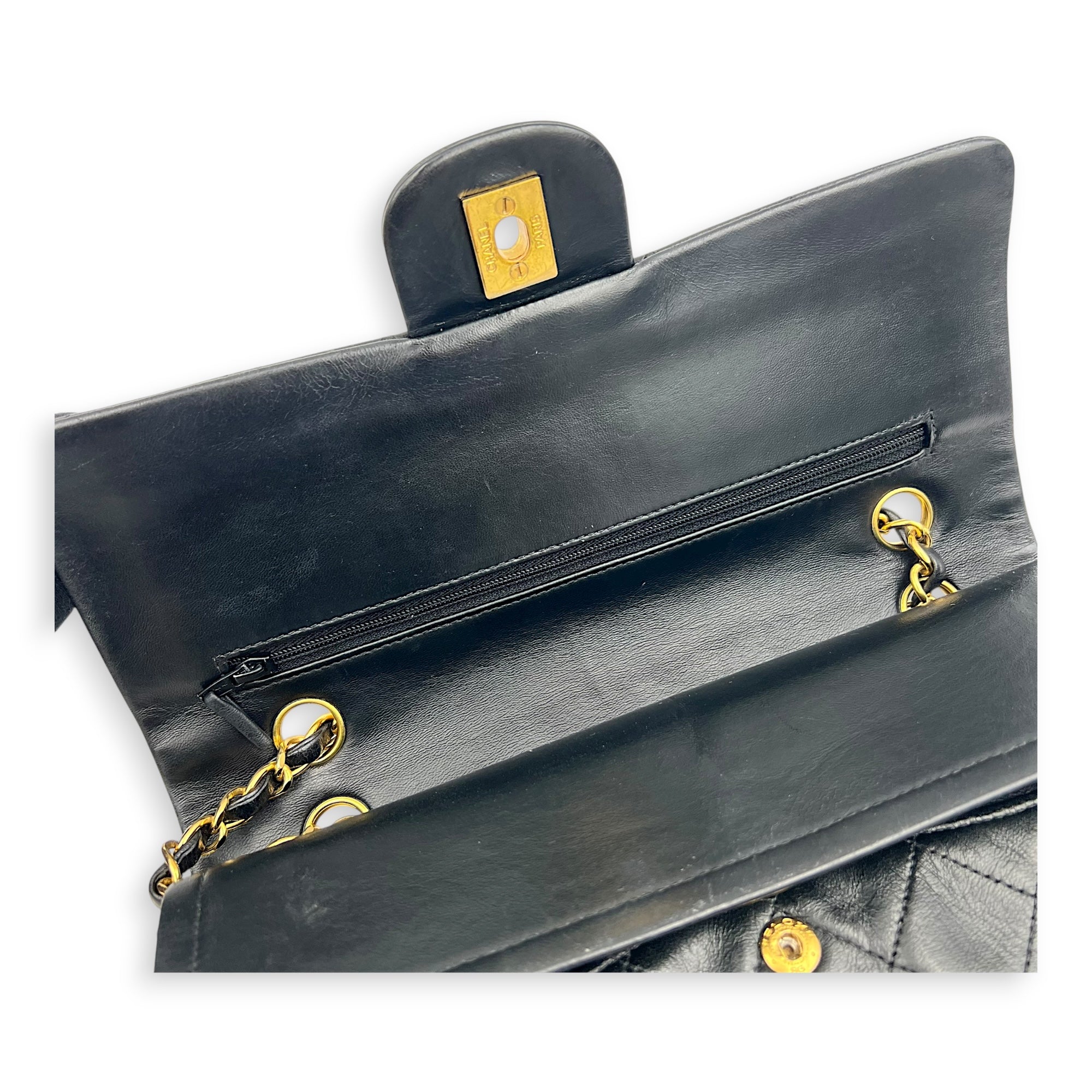 Classic Shoulder Bag Black in Lambskin, Gold hardware