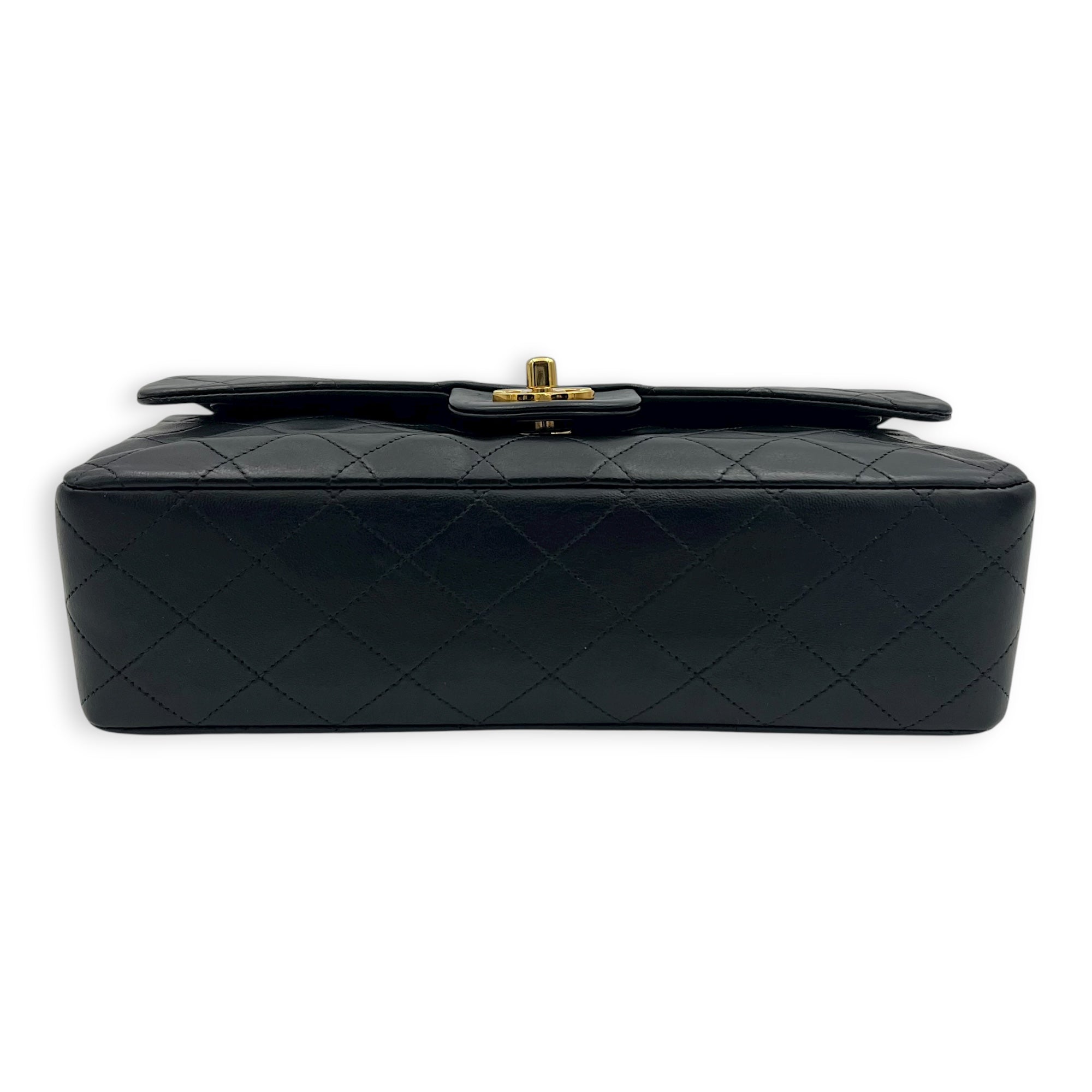 Classic Shoulder Bag Black in Lambskin, Gold hardware