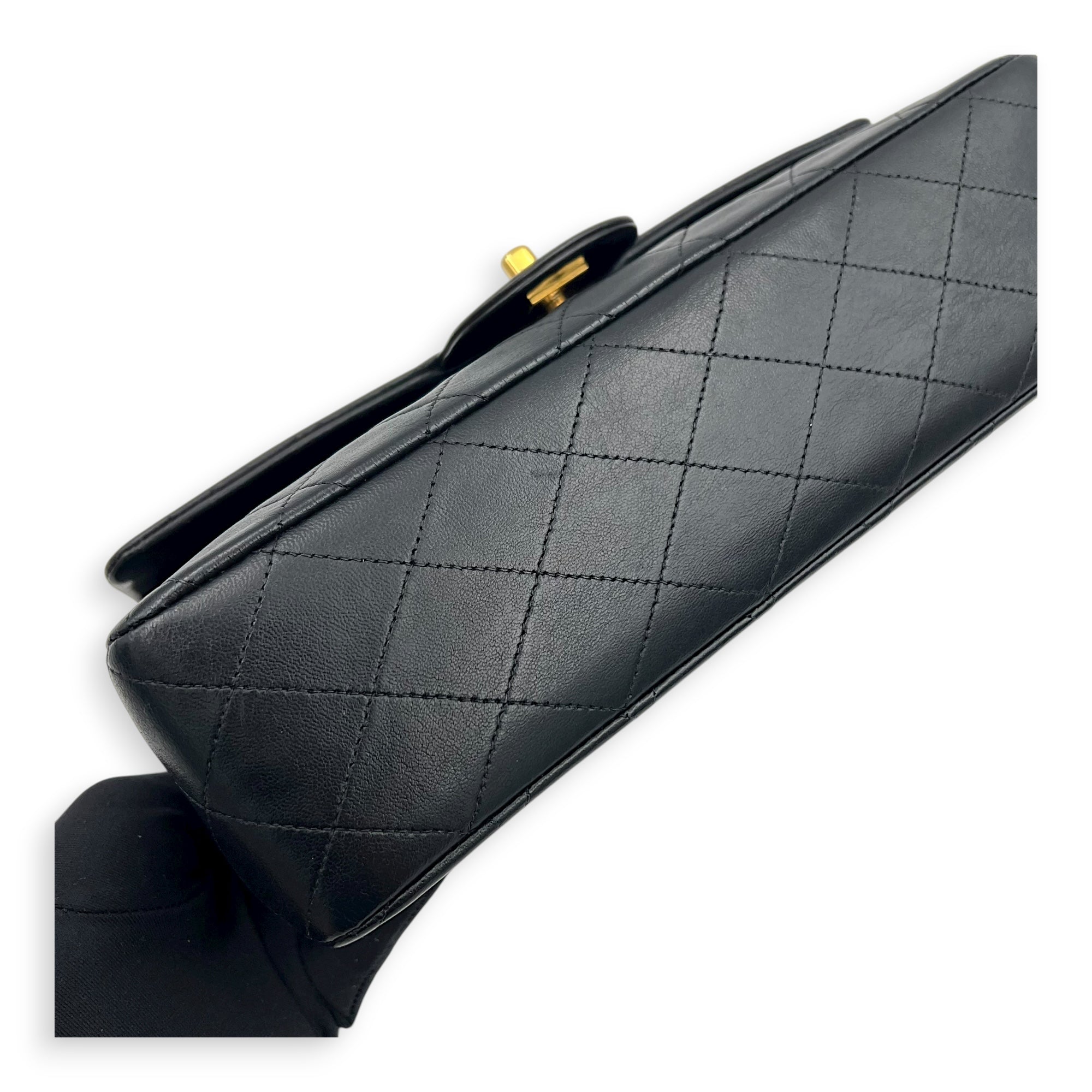 Classic Shoulder Bag Black in Lambskin, Gold hardware