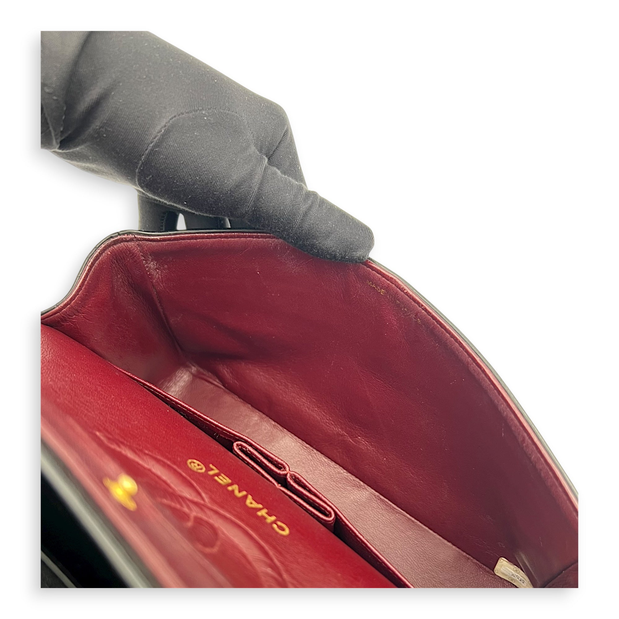 Classic Shoulder Bag Black in Lambskin, Gold hardware