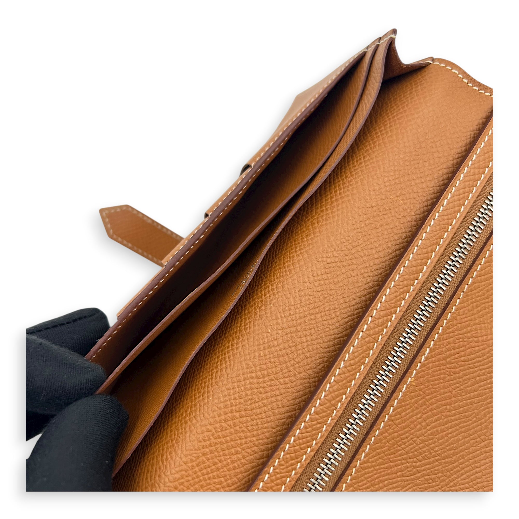 Bearn Gold Wallet in Epsom, Silver hardware