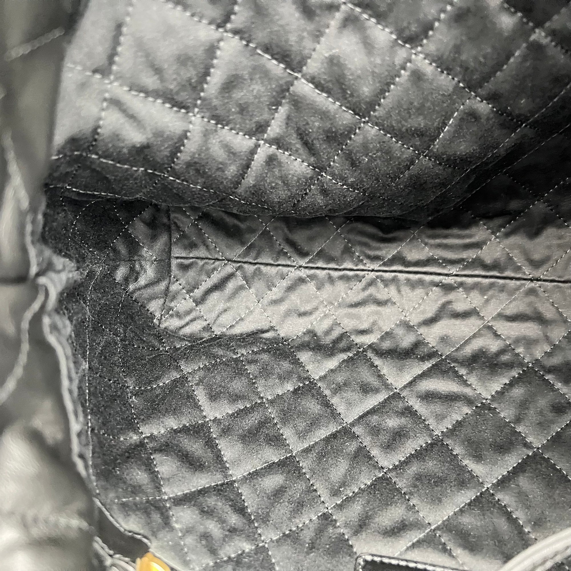 22 Tote Tote Bag Small Black in Calfskin, Gold hardware