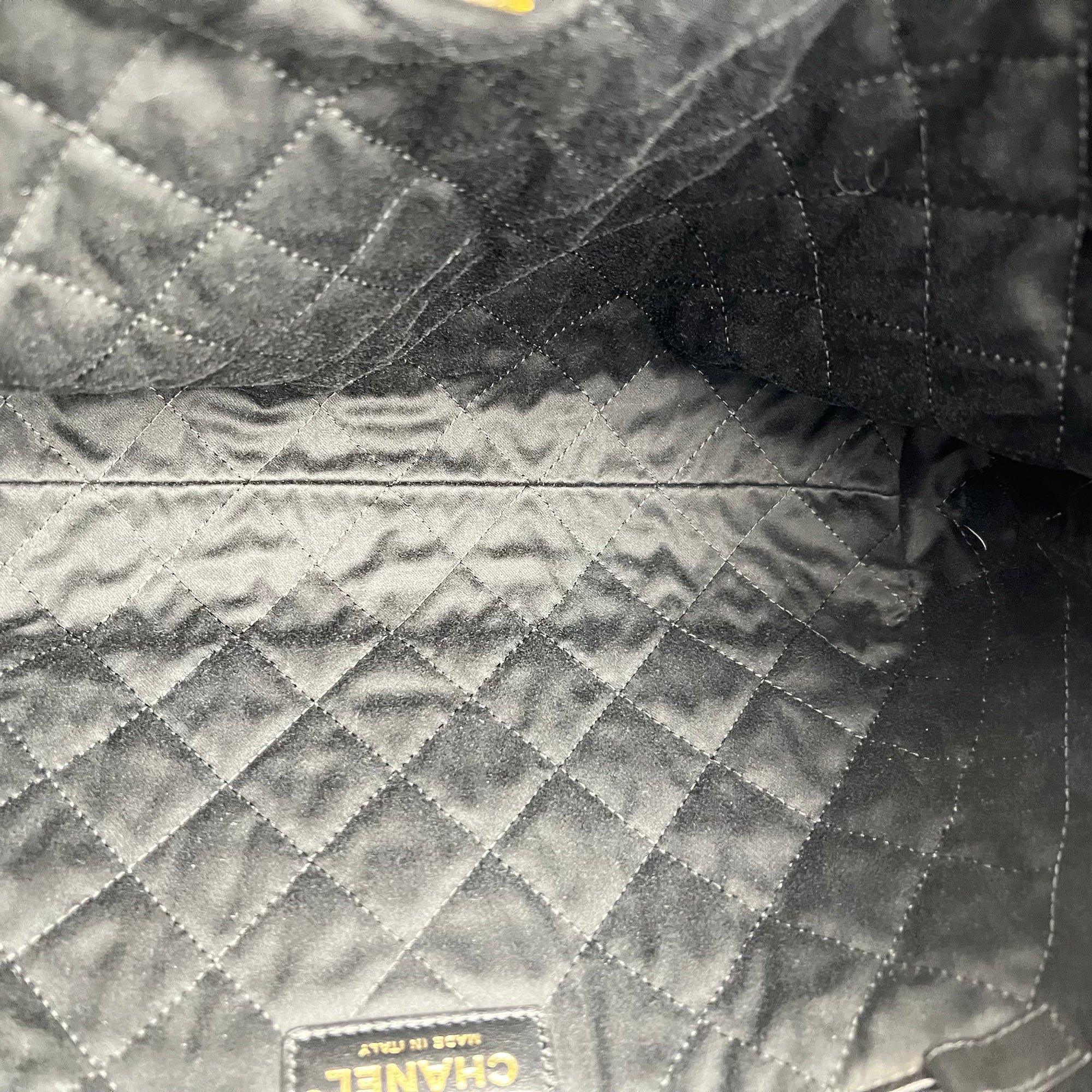 22 Tote Tote Bag Small Black in Calfskin, Gold hardware