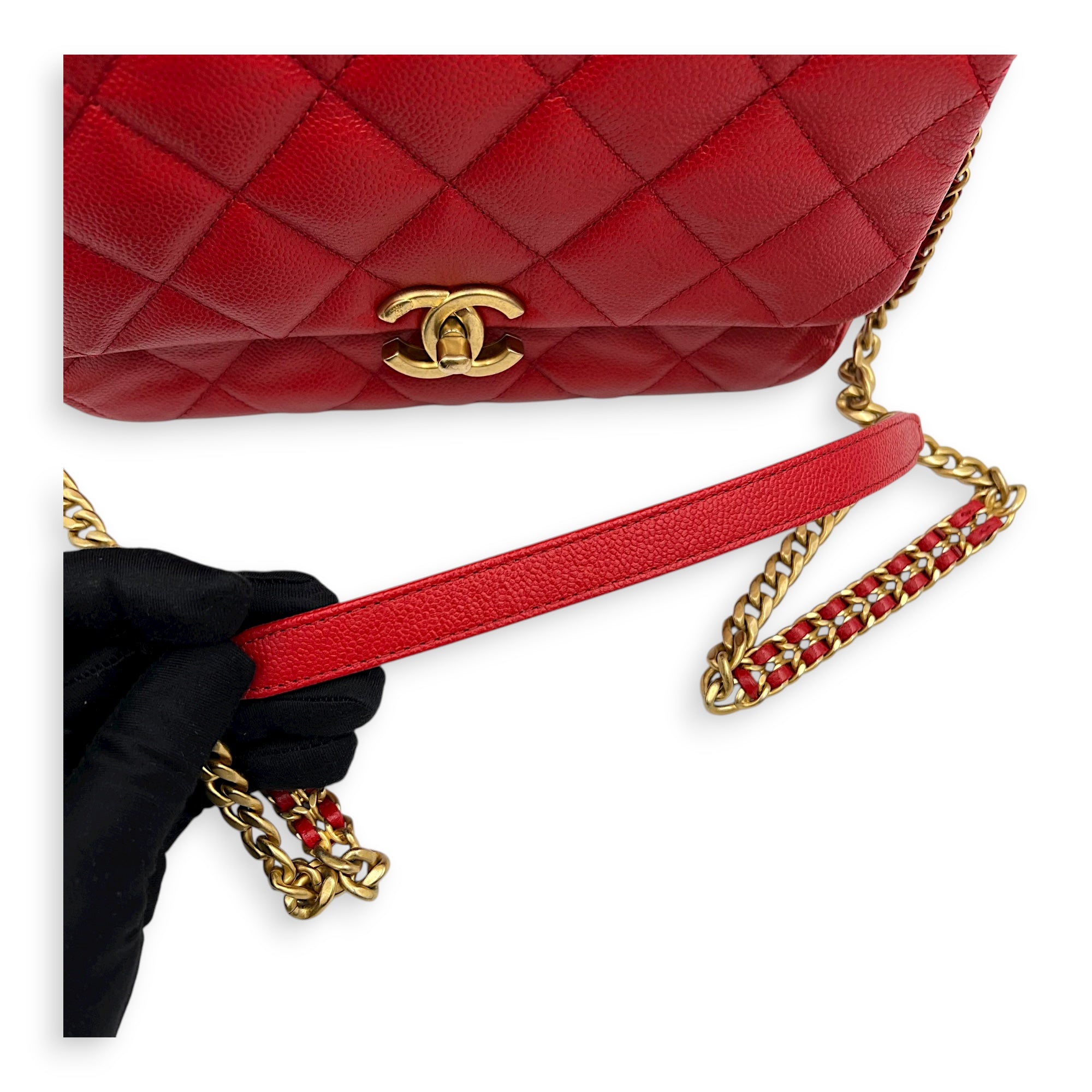 CC Quilted Shoulder Bag Red in Caviar Leather, Gold hardware