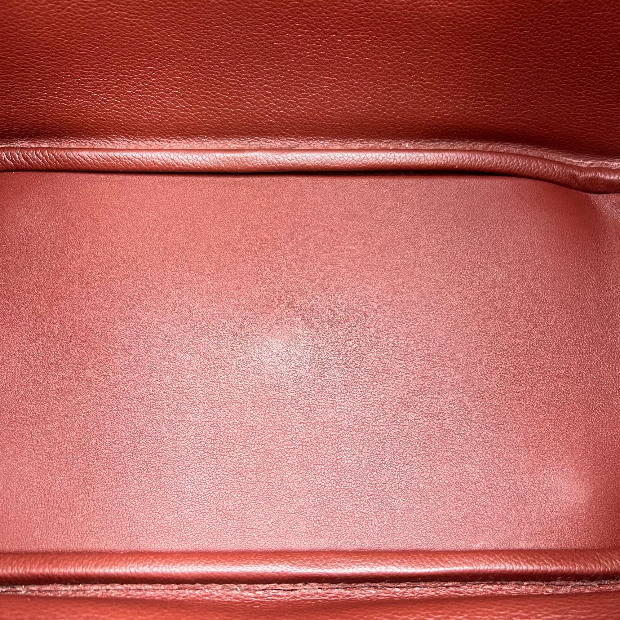 Lindy 26 Rouge sellier Shoulder Bag in Swift, Gold hardware