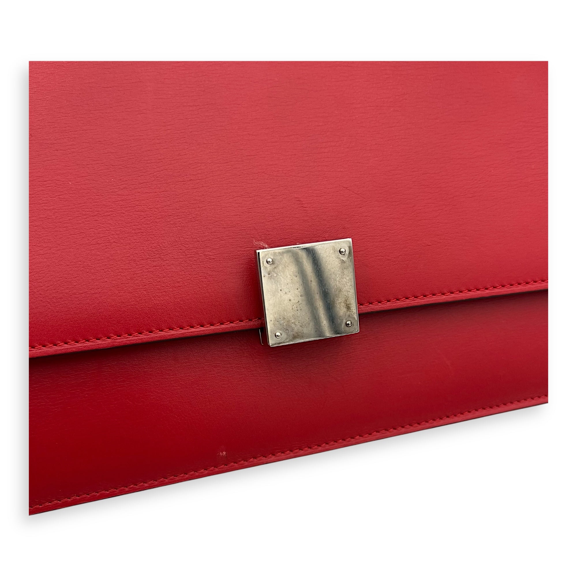 Medium Case Shoulder Bag Red in Calfskin, Silver hardware