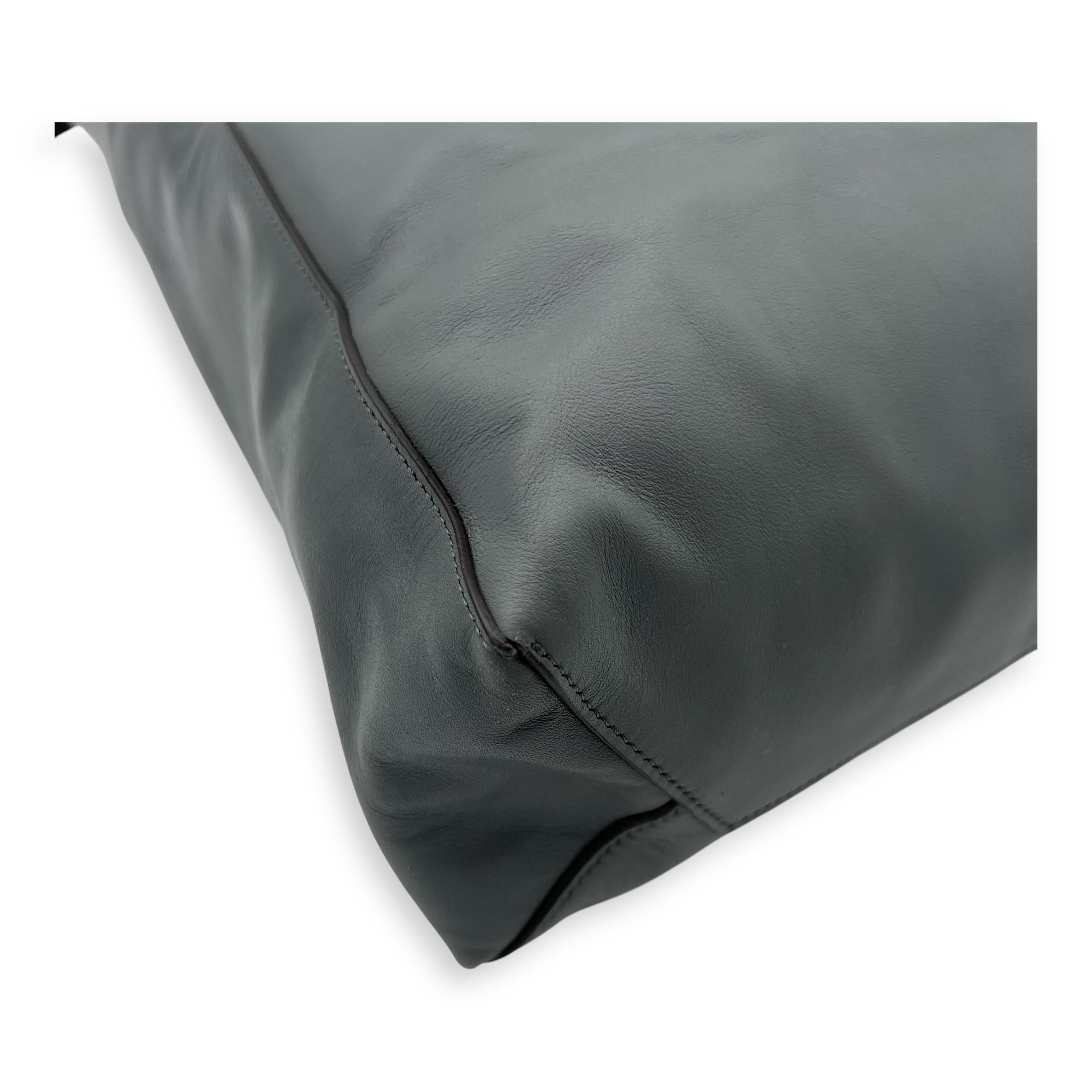 Cabas Clasp XL Tote Tote Bag Grey in Calfskin, Gold hardware