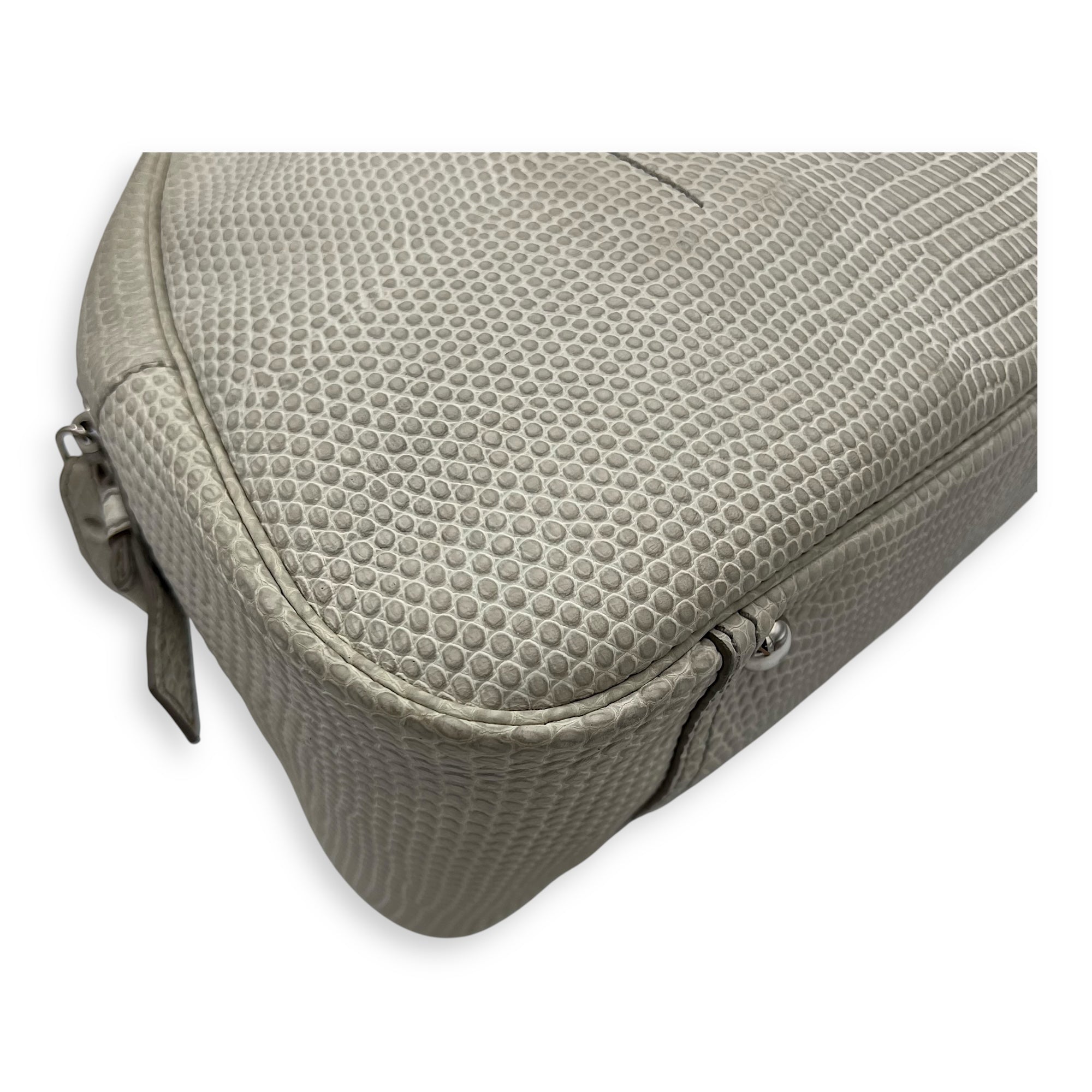 Sac Y-Bow Shoulder Bag White in Embossed Calfskin, Silver hardware