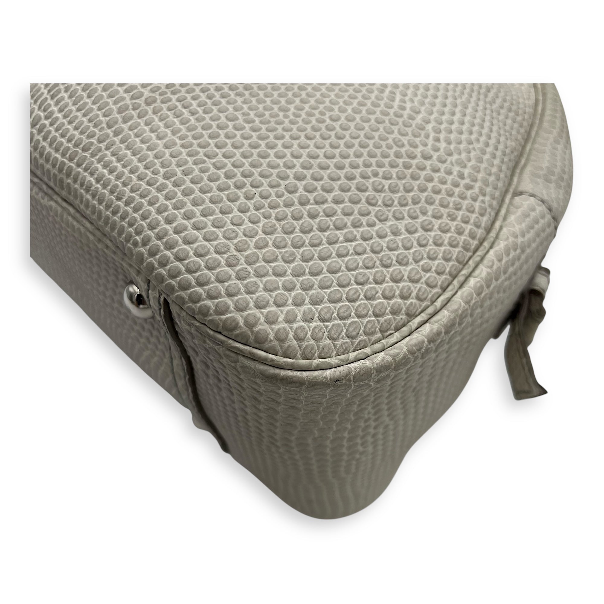 Sac Y-Bow Shoulder Bag White in Embossed Calfskin, Silver hardware