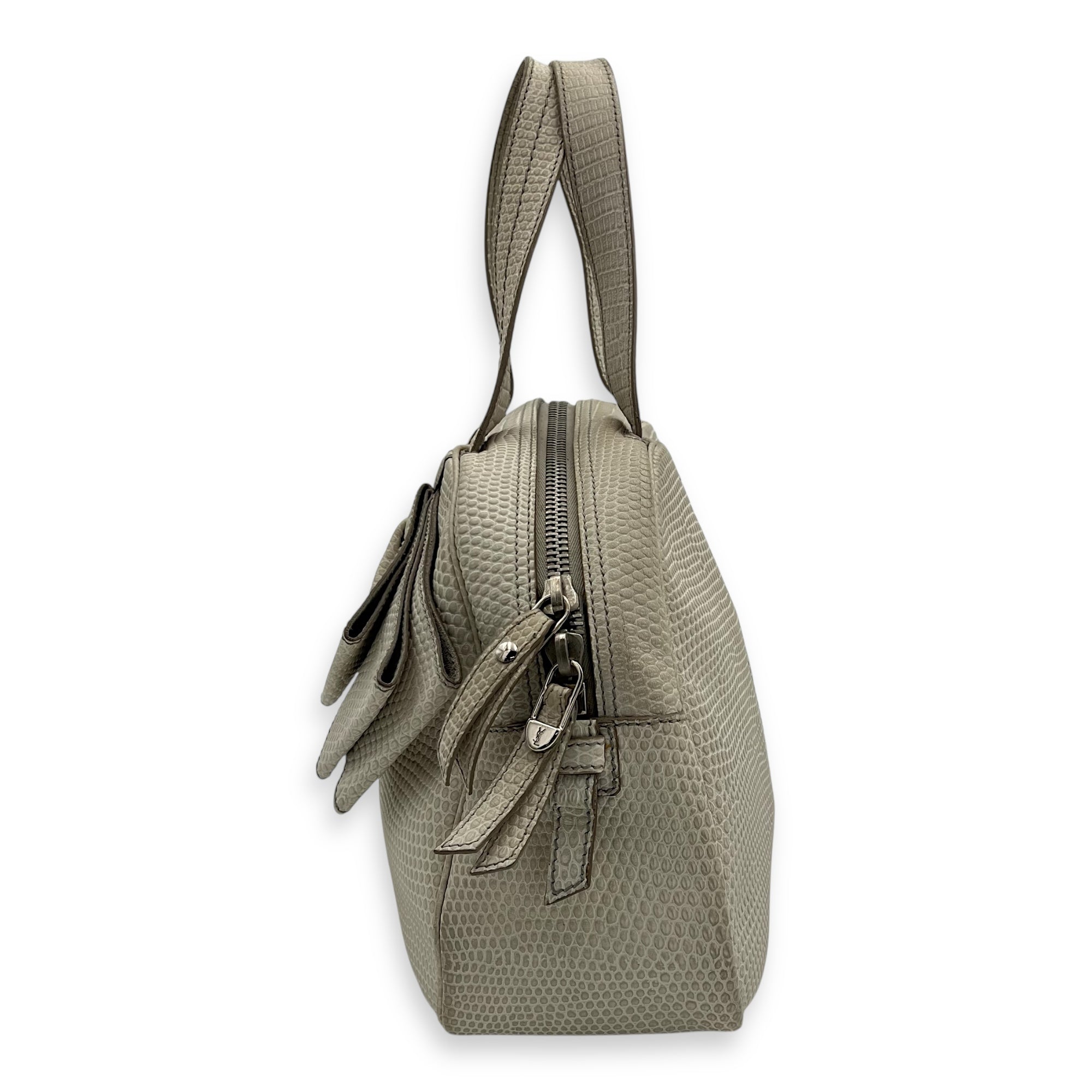 Sac Y-Bow Shoulder Bag White in Embossed Calfskin, Silver hardware