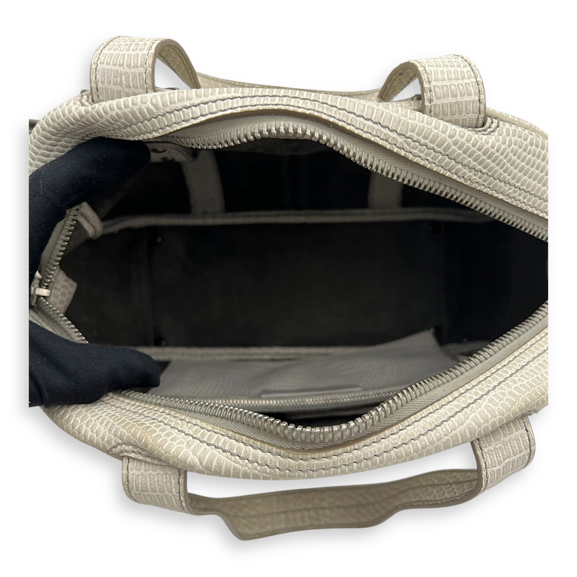 Sac Y-Bow Shoulder Bag White in Embossed Calfskin, Silver hardware