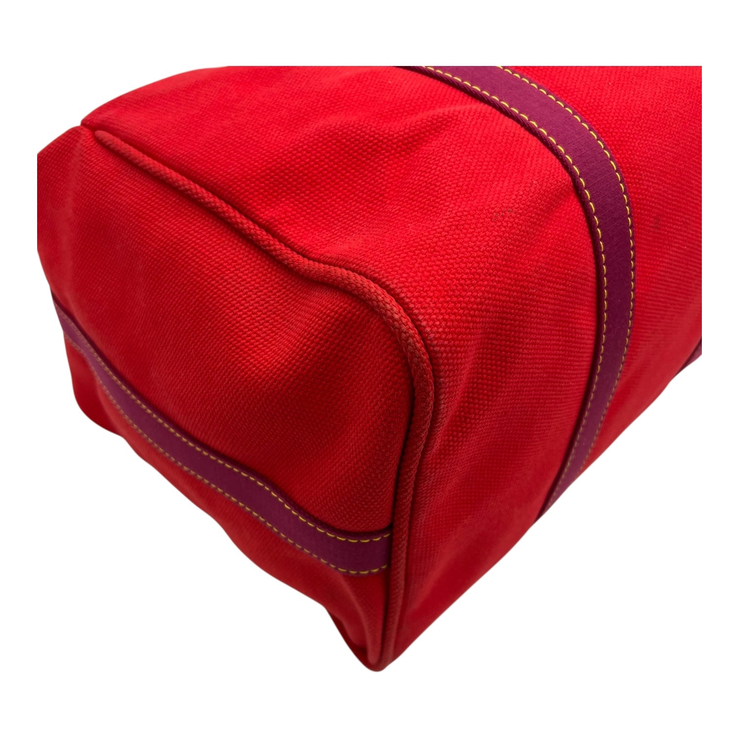 Antigua Sac Weekend Boston Duffle Bag Red in Canvas, Gold hardware