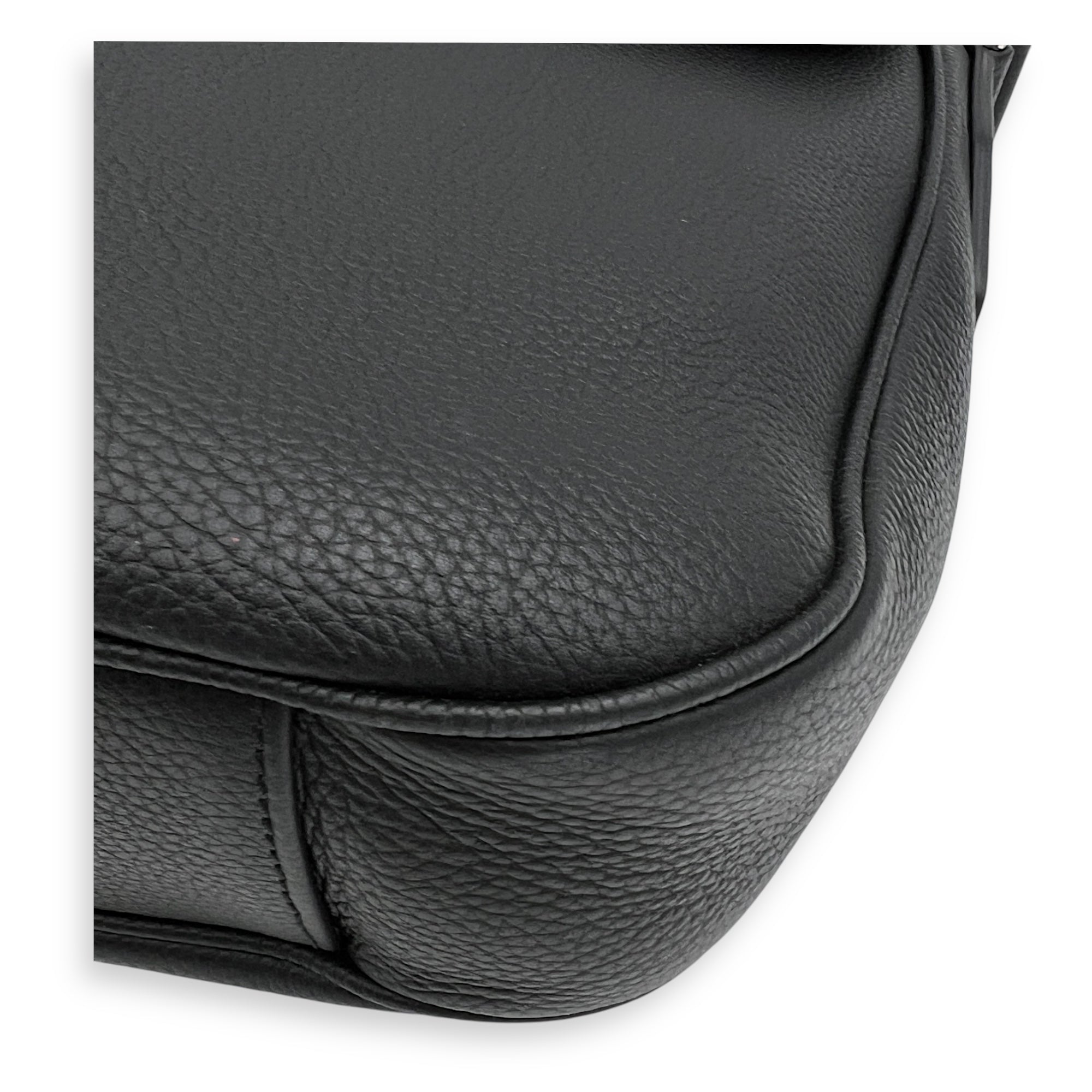Saddle Messenger Black in Calfskin, Silver hardware