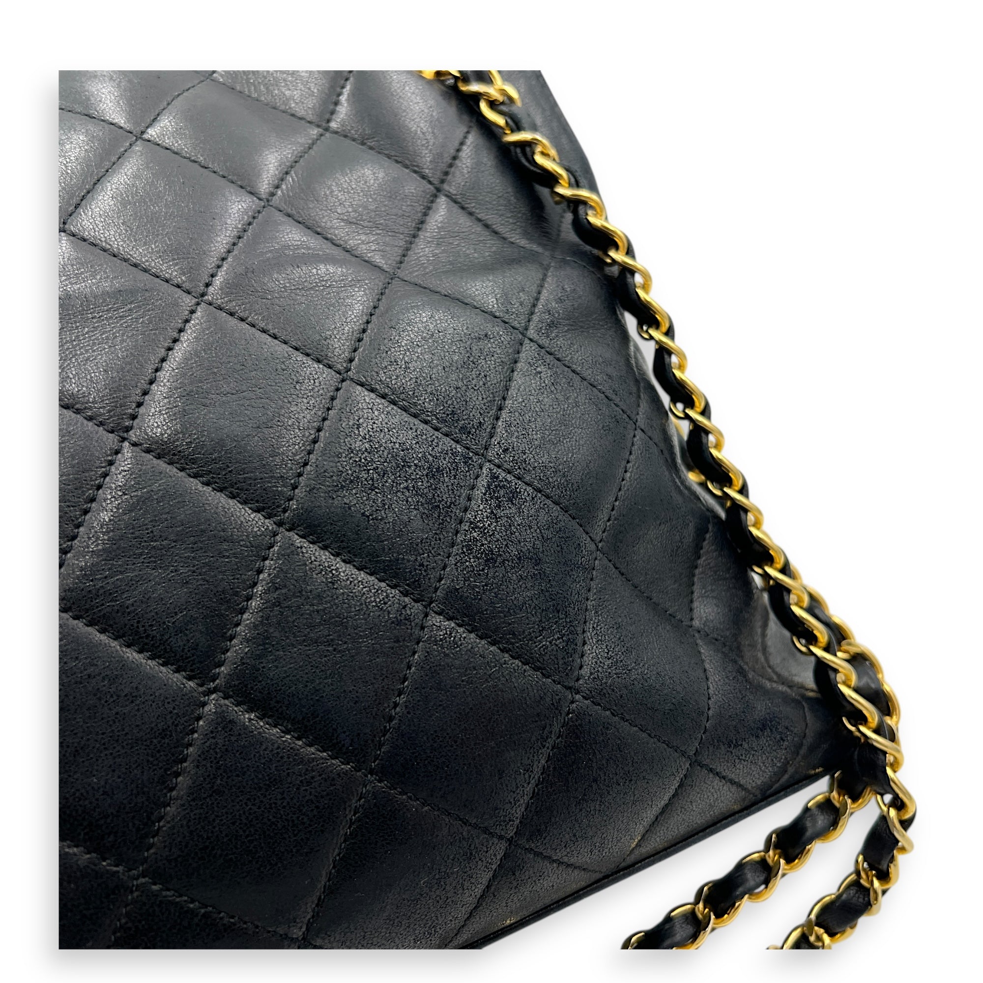 Vintage Shoulder Bag Black in Lambskin, Gold hardware