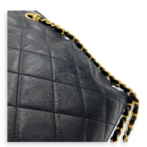 Vintage Shoulder Bag Black in Lambskin, Gold hardware