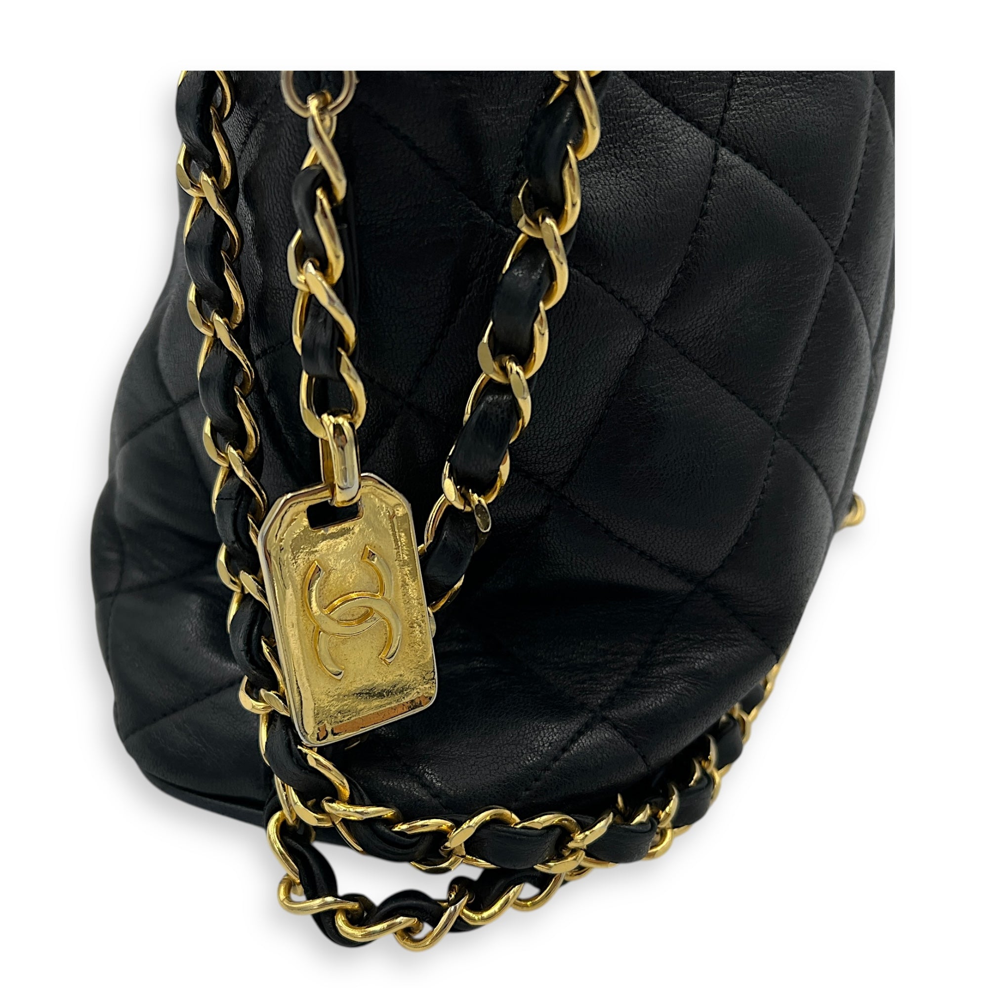 Vintage Shoulder Bag Black in Lambskin, Gold hardware