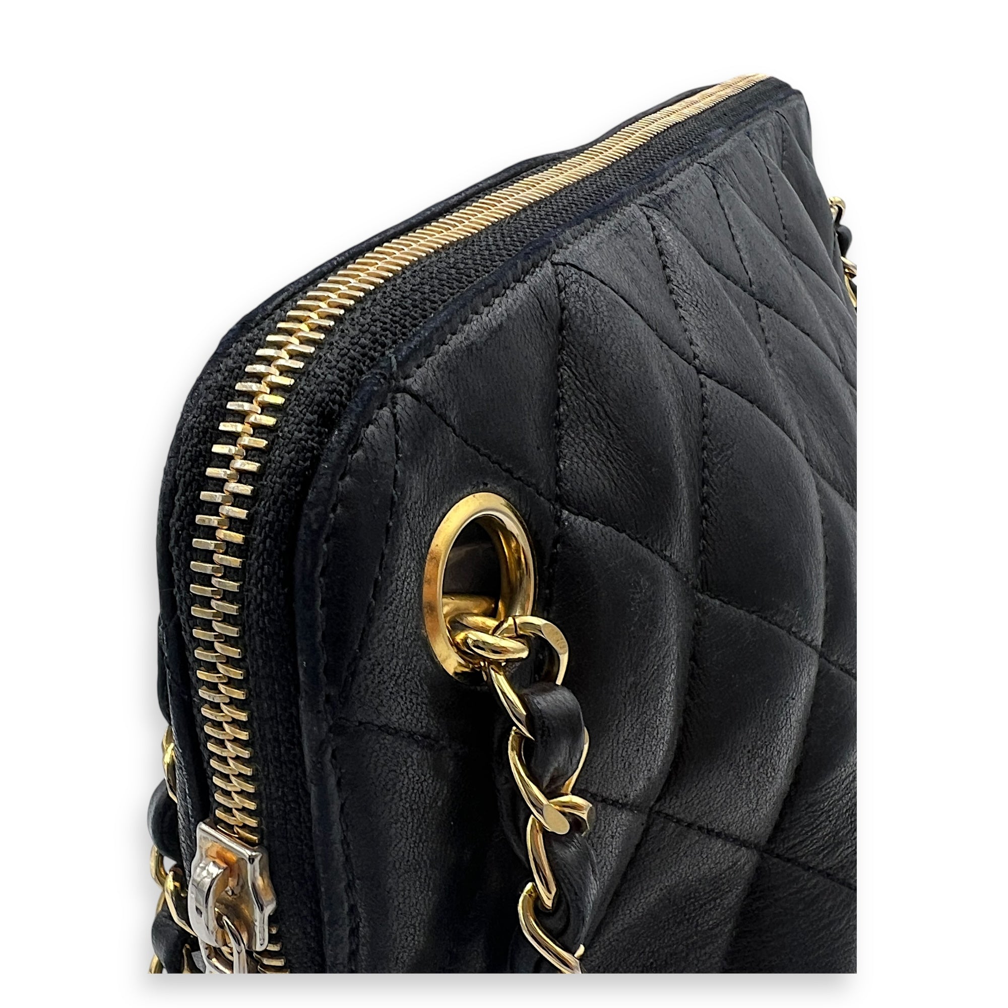 Vintage Shoulder Bag Black in Lambskin, Gold hardware