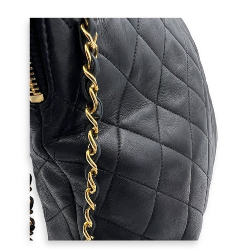 Vintage Shoulder Bag Black in Lambskin, Gold hardware