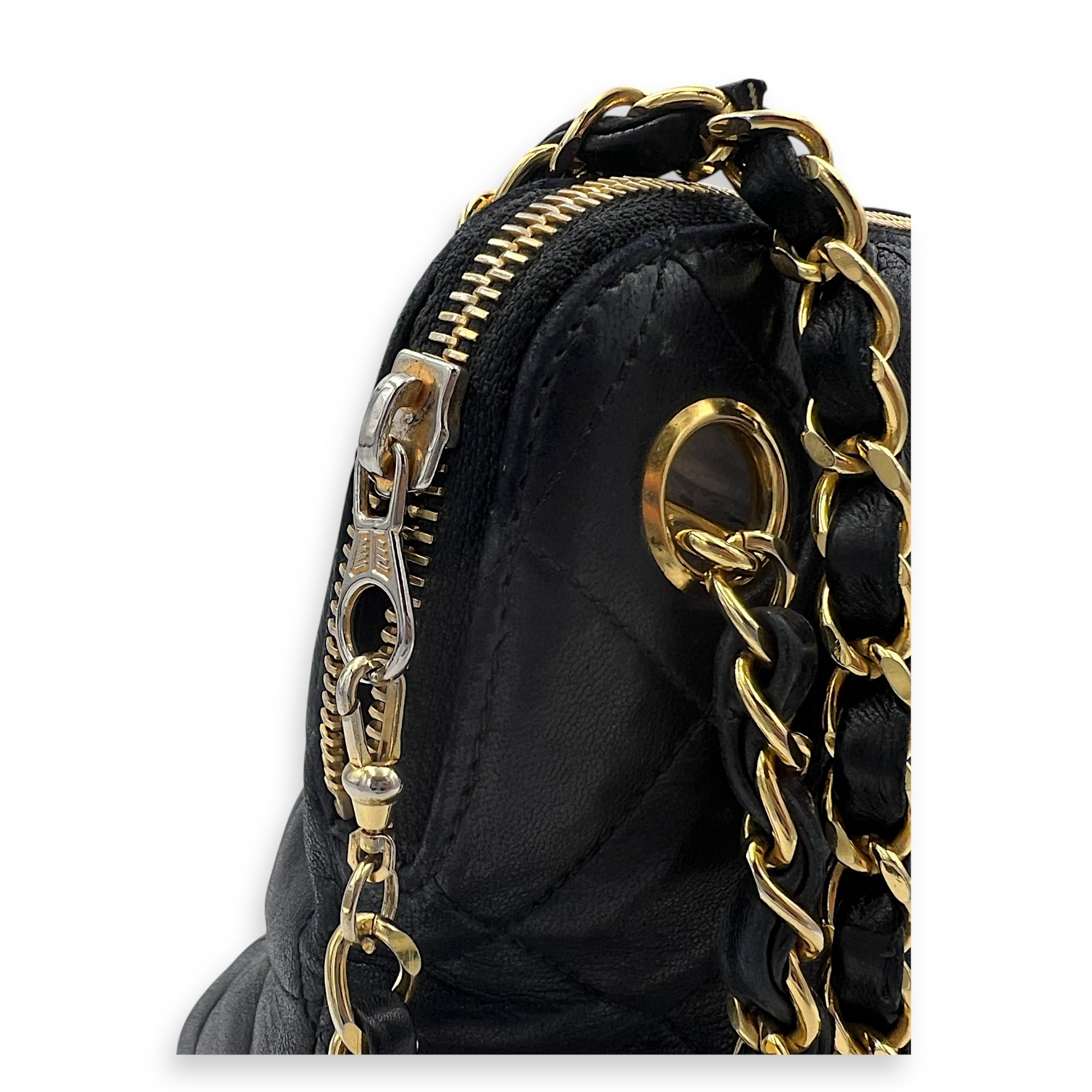 Vintage Shoulder Bag Black in Lambskin, Gold hardware