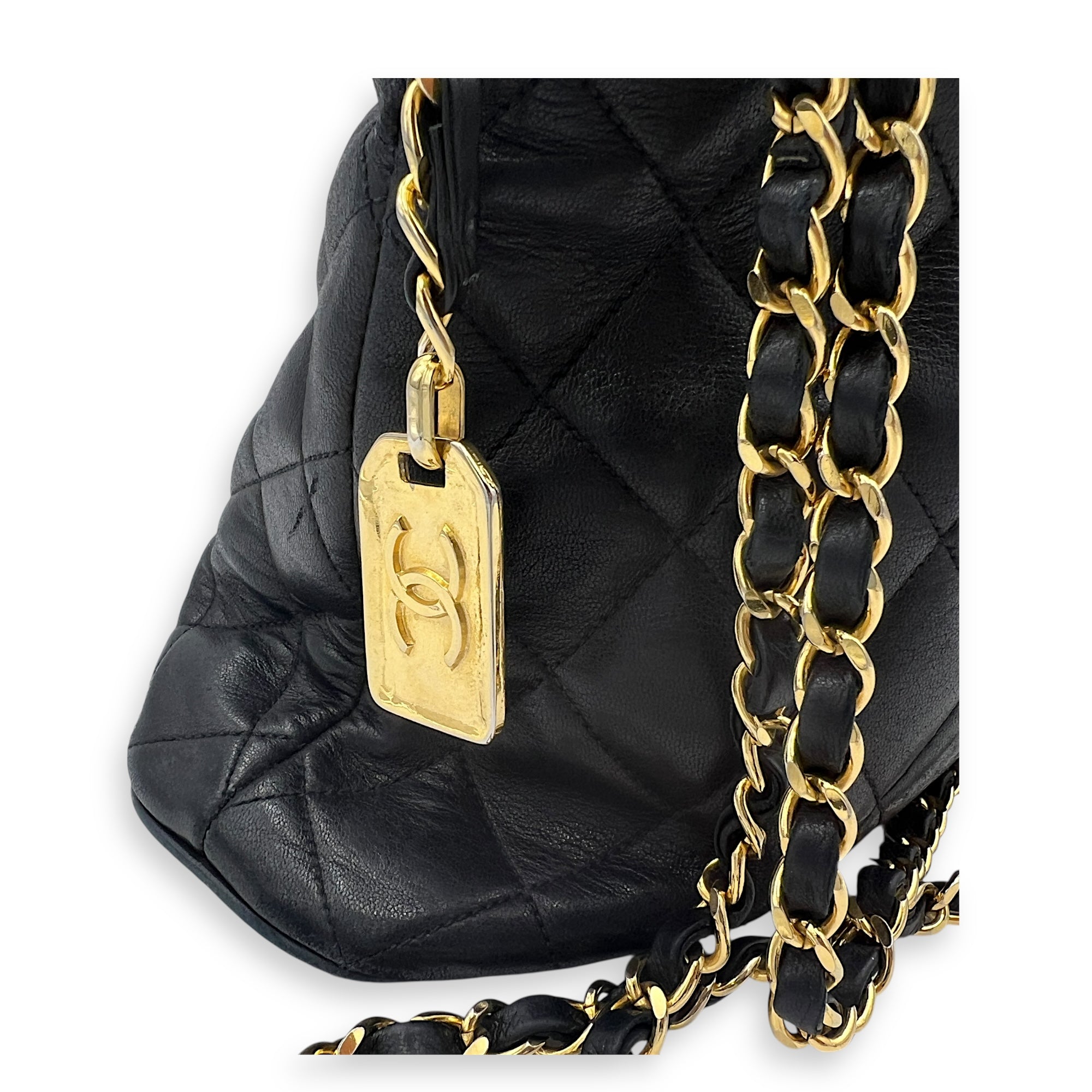 Vintage Shoulder Bag Black in Lambskin, Gold hardware