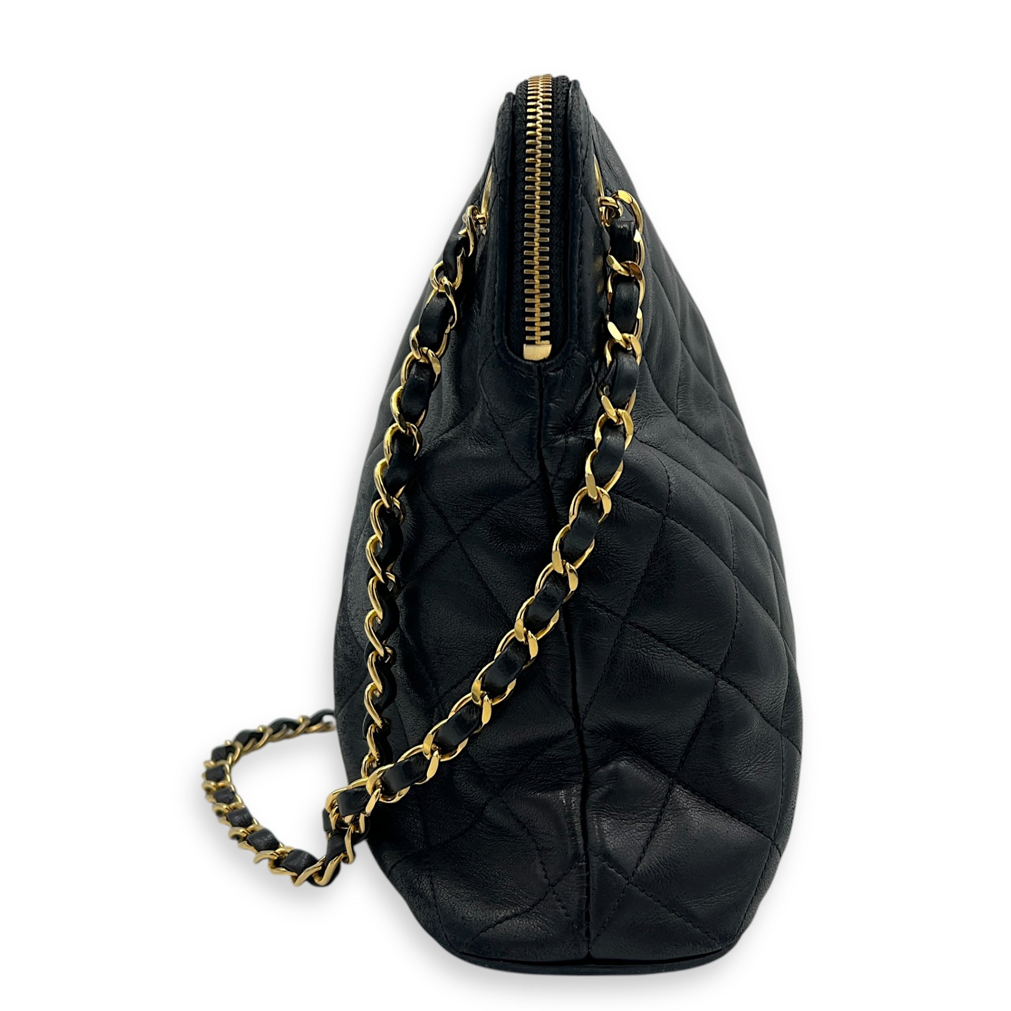 Vintage Shoulder Bag Black in Lambskin, Gold hardware