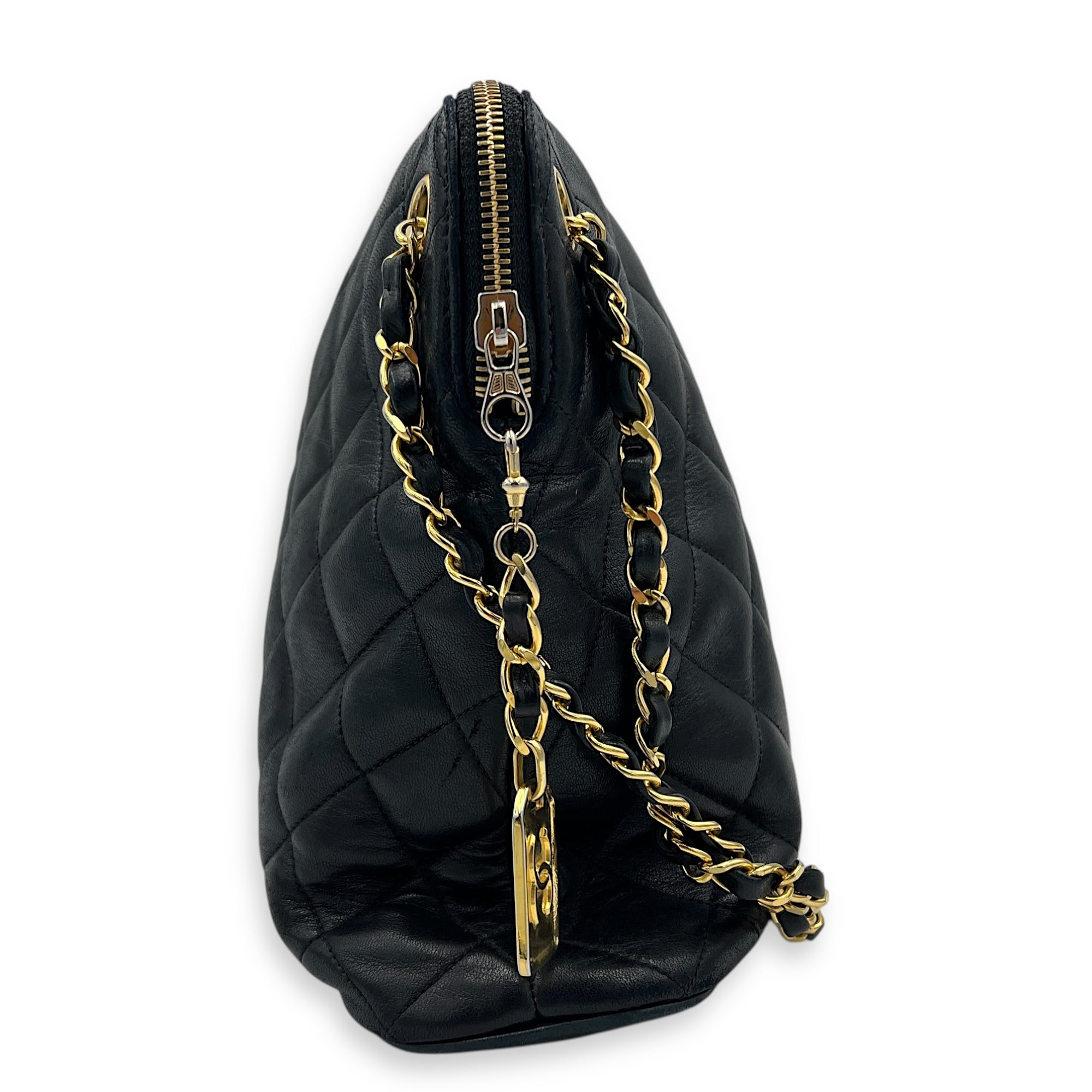 Vintage Shoulder Bag Black in Lambskin, Gold hardware