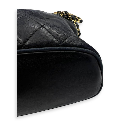 Vintage Shoulder Bag Black in Lambskin, Gold hardware
