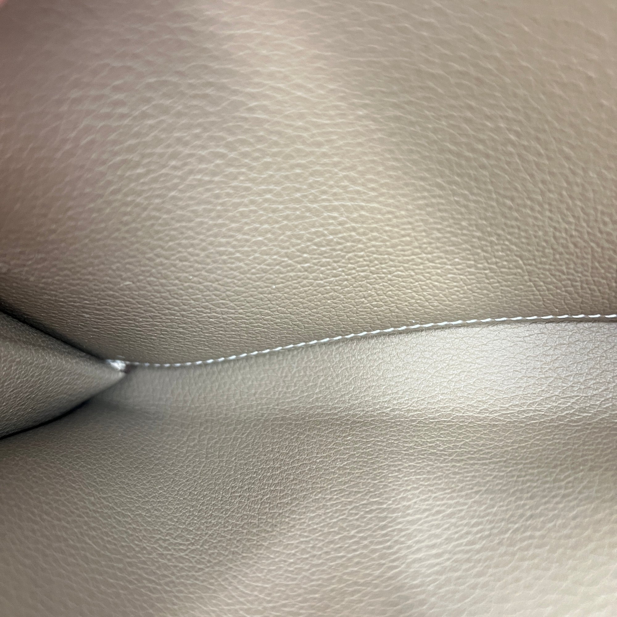 Constance To Go Etoupe Wallet On Chain in Evercolor, Gold hardware