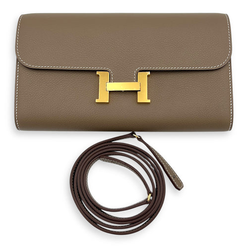 Constance To Go Etoupe Wallet On Chain in Evercolor, Gold hardware