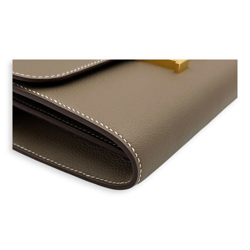 Constance To Go Etoupe Wallet On Chain in Evercolor, Gold hardware