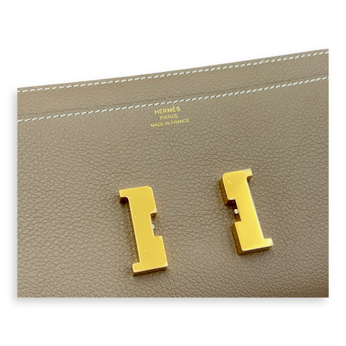 Constance To Go Etoupe Wallet On Chain in Evercolor, Gold hardware