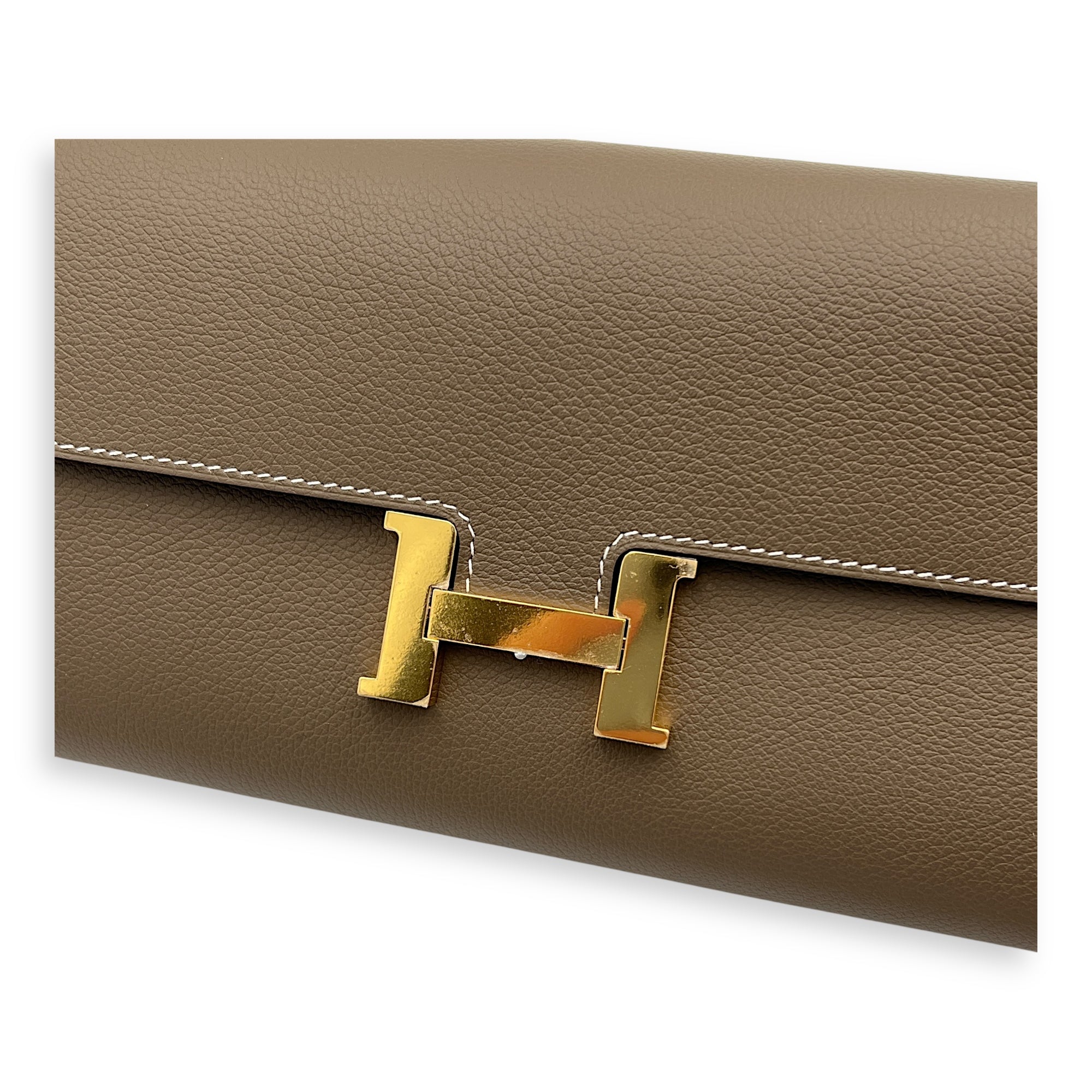 Constance To Go Etoupe Wallet On Chain in Evercolor, Gold hardware