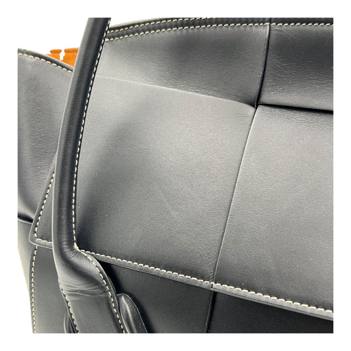 Arco Shoulder Bag Black in Calfskin, Silver hardware