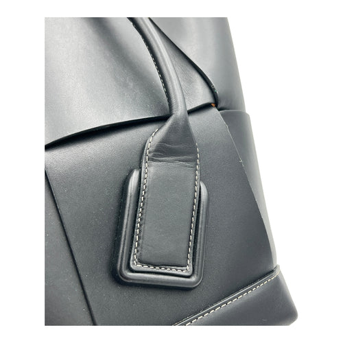 Arco Shoulder Bag Black in Calfskin, Silver hardware