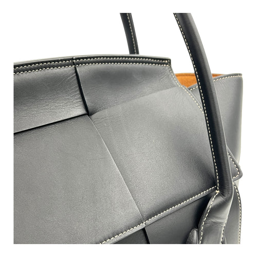 Arco Shoulder Bag Black in Calfskin, Silver hardware