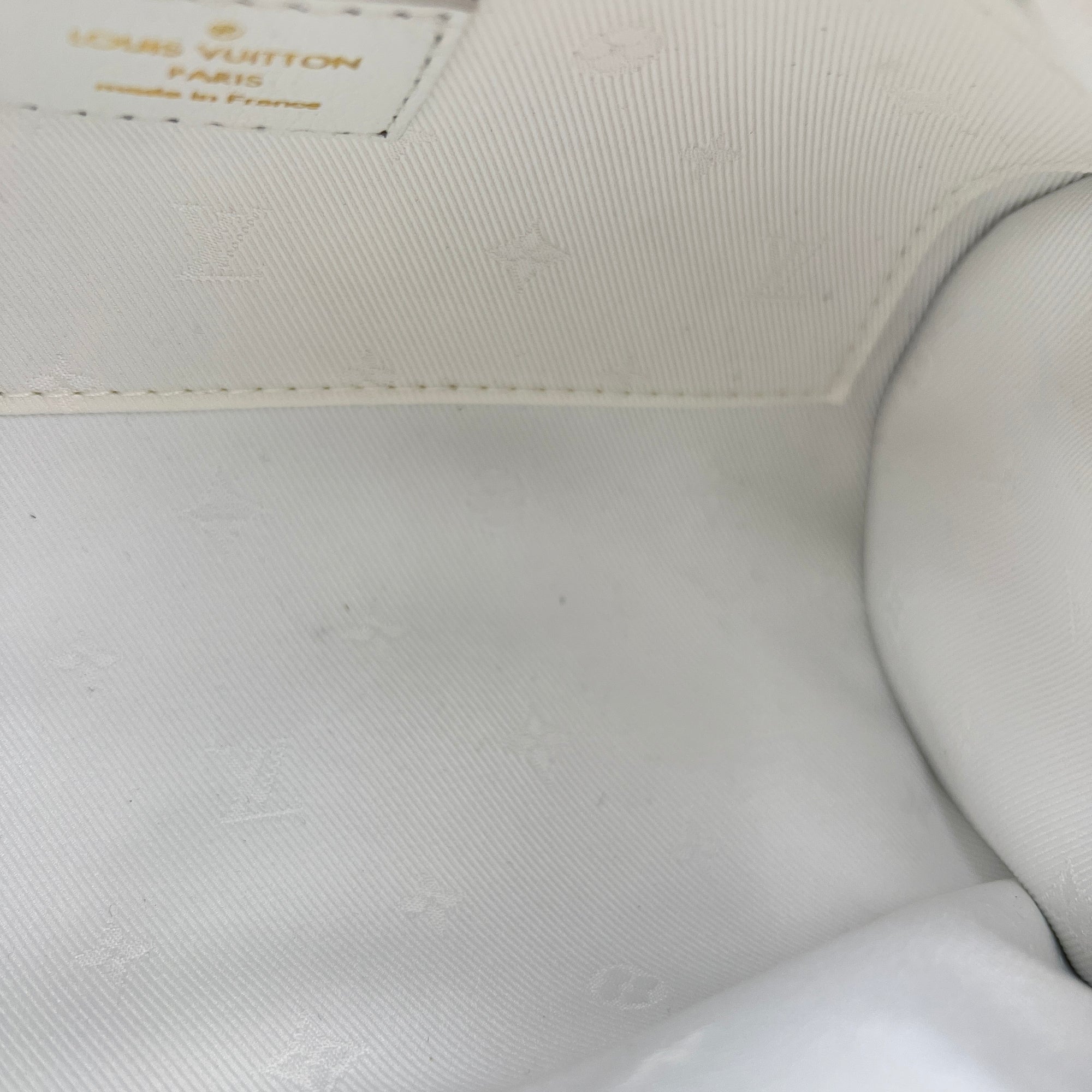 Papillon BB White Crossbody Bag in Calfskin, Gold hardware