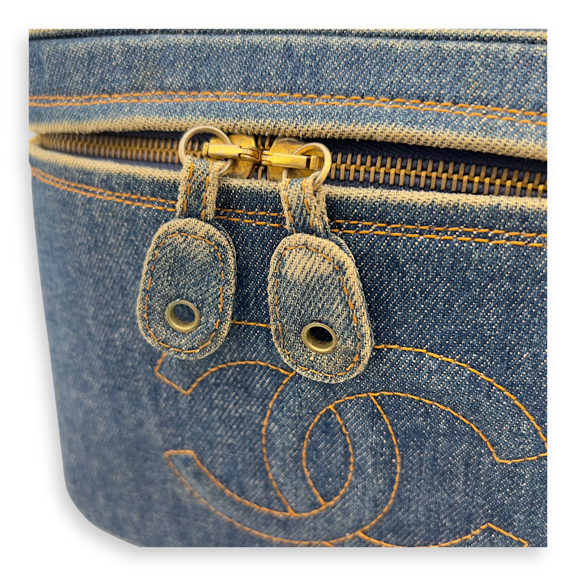 CC Vintage Vanity Bag Blue in Denim, Gold hardware