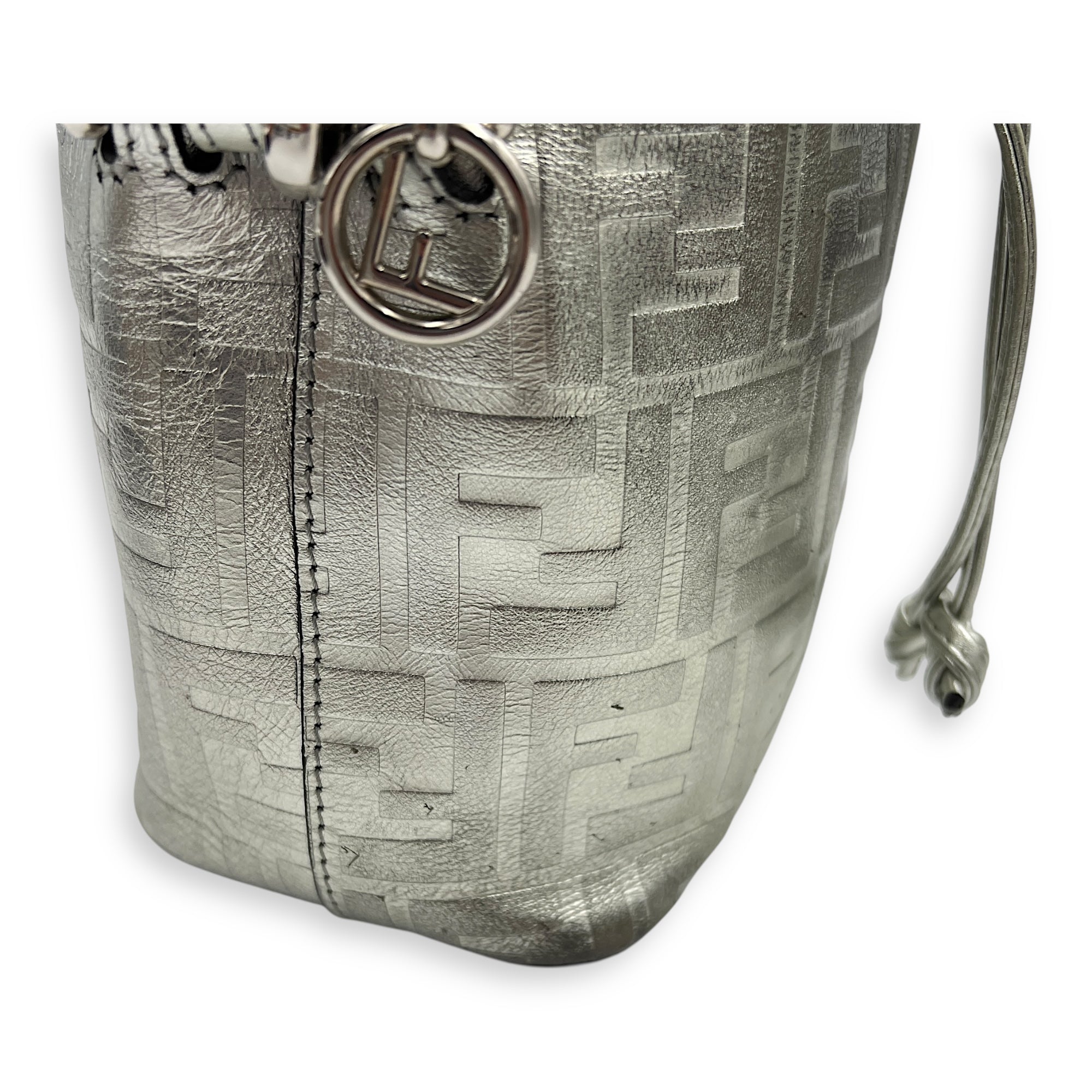 Mon Tresor Bucket Bag Silver in Calfskin, Silver hardware