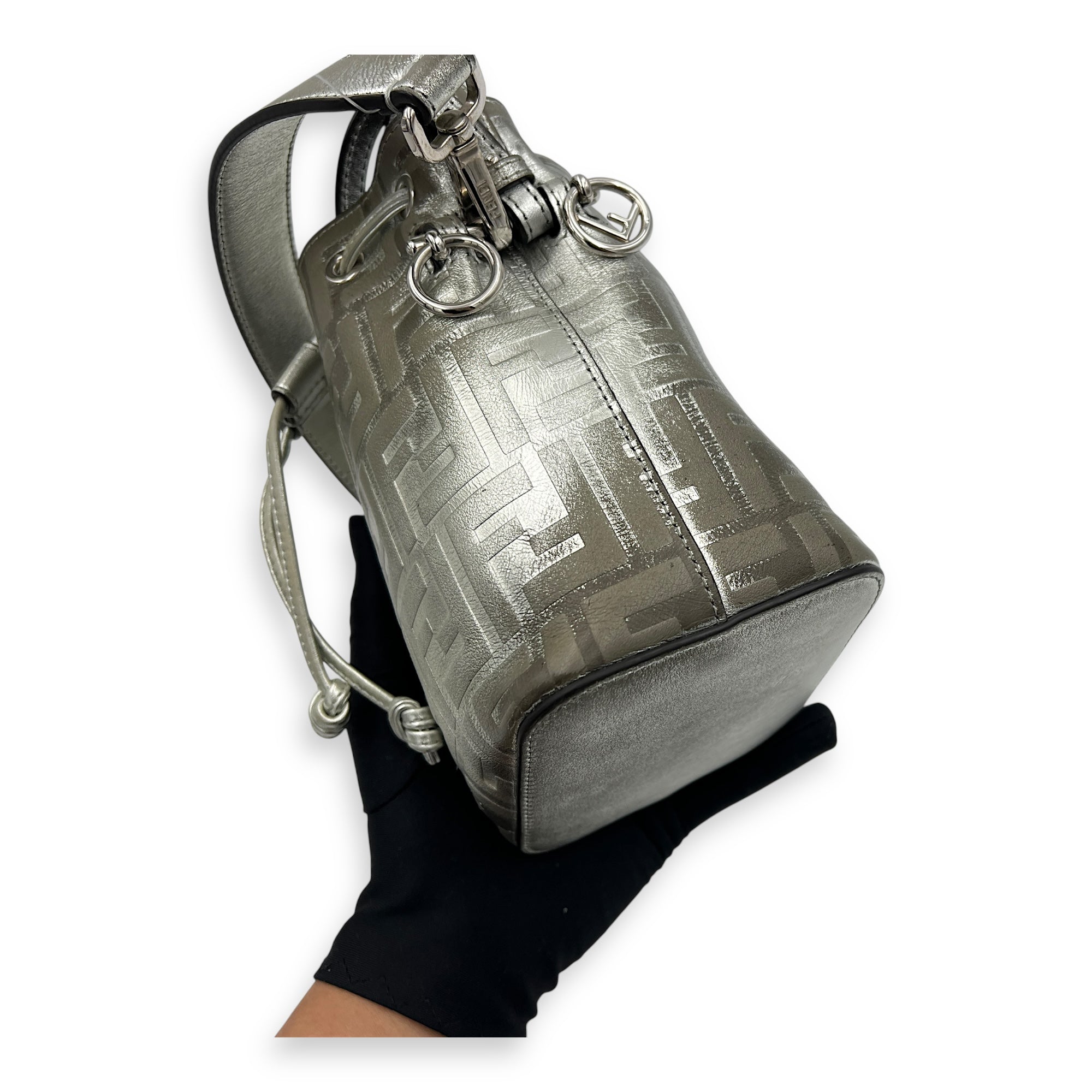 Mon Tresor Bucket Bag Silver in Calfskin, Silver hardware