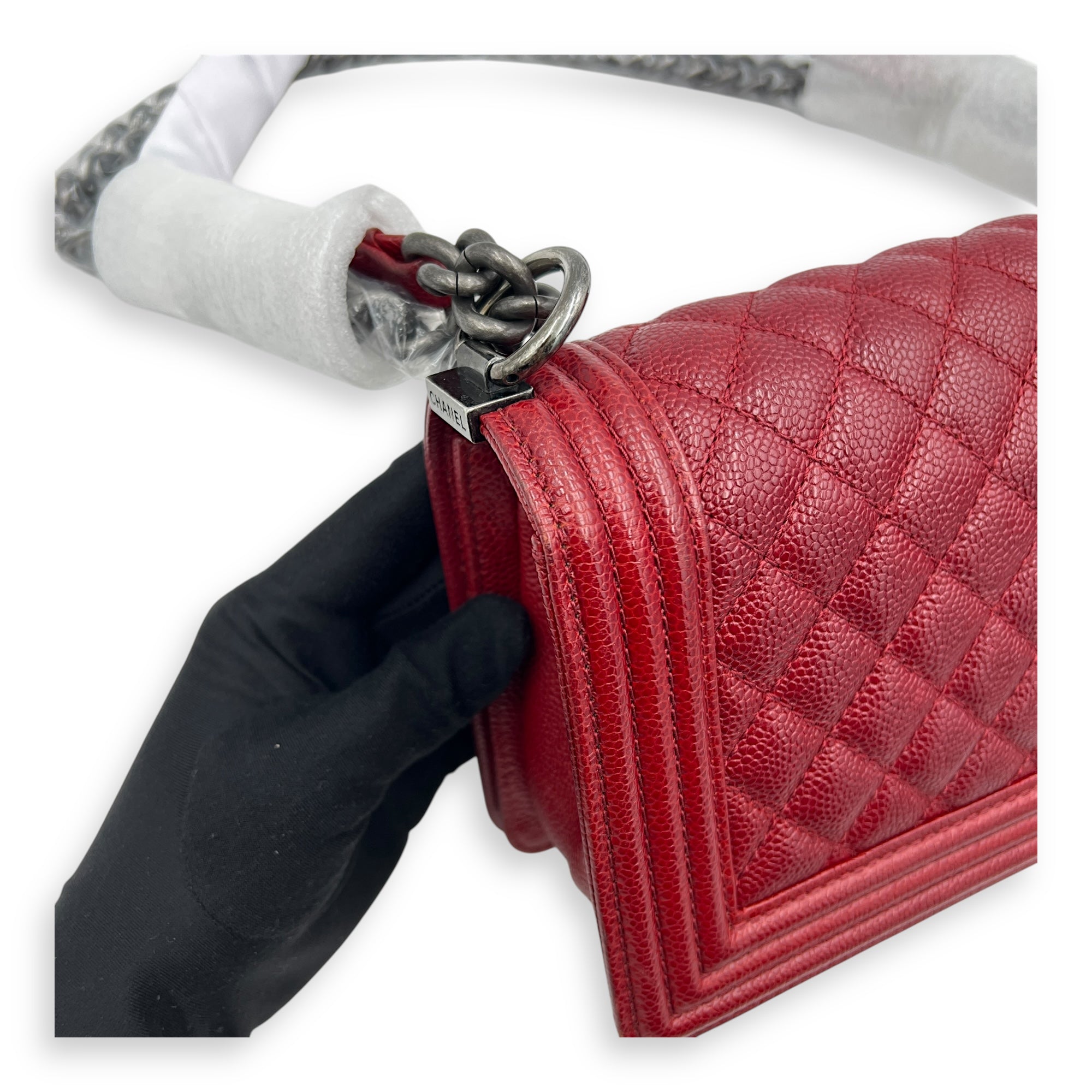 Boy Shoulder Bag Medium Red in Caviar Leather, Ruthenium hardware