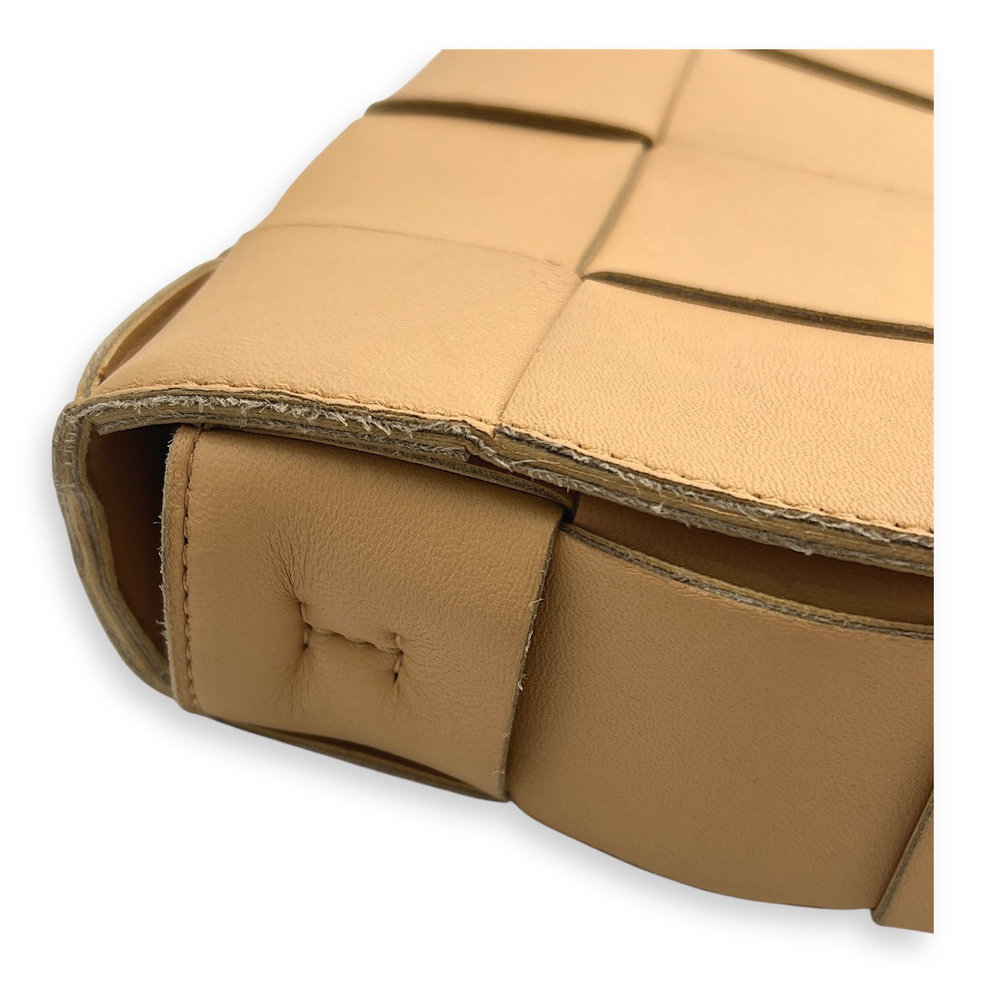 Cassette Crossbody Bag Beige in Calfskin, Gold hardware