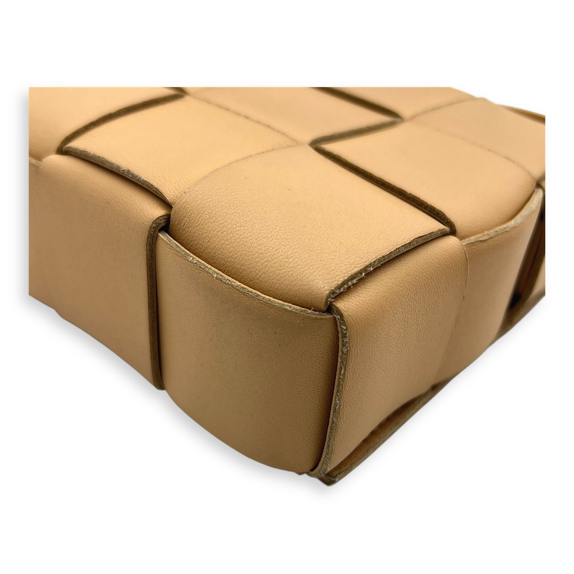 Cassette Crossbody Bag Beige in Calfskin, Gold hardware