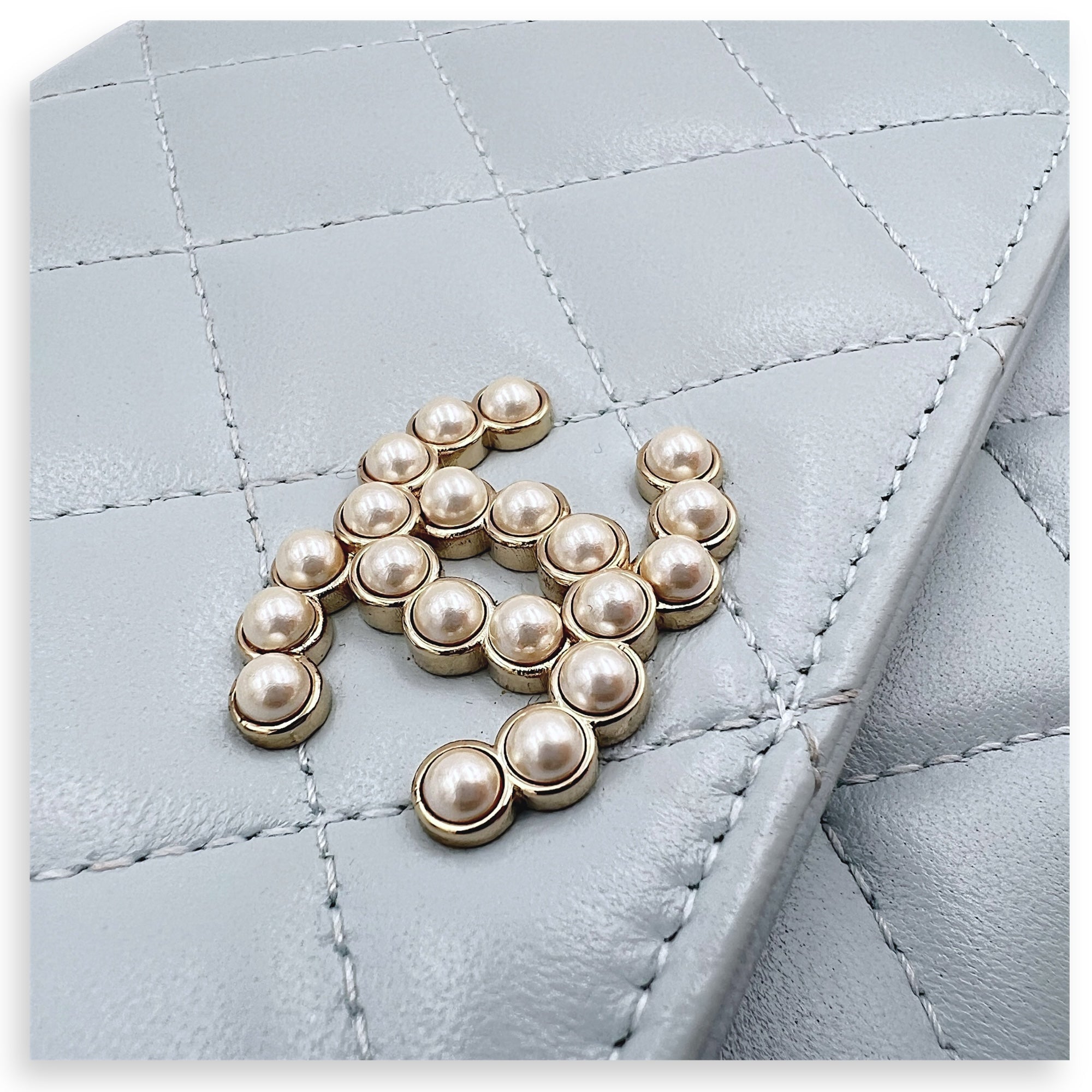 CC Wallet On Chain Blue in Lambskin, Gold hardware