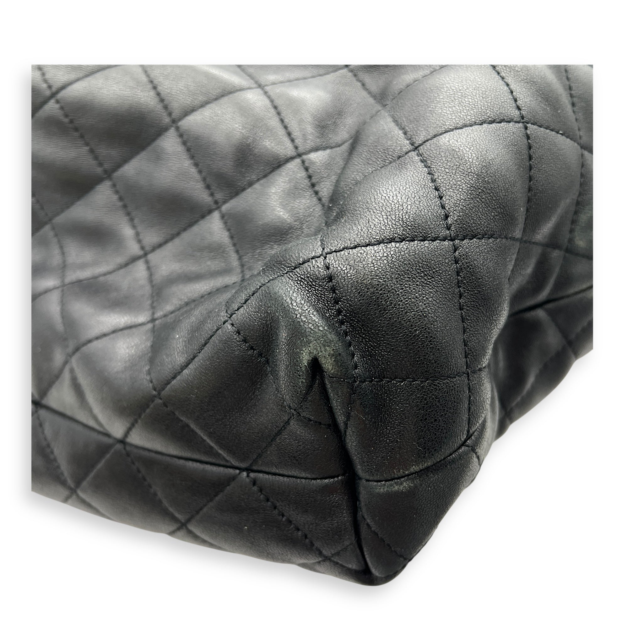 ICare Shoulder Bag Black in Lambskin, Gold hardware