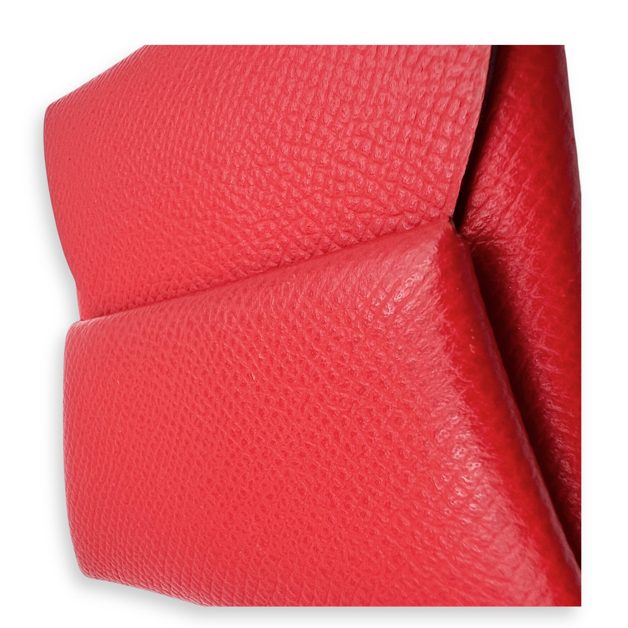 Bastia Red in Epsom, Palladium hardware