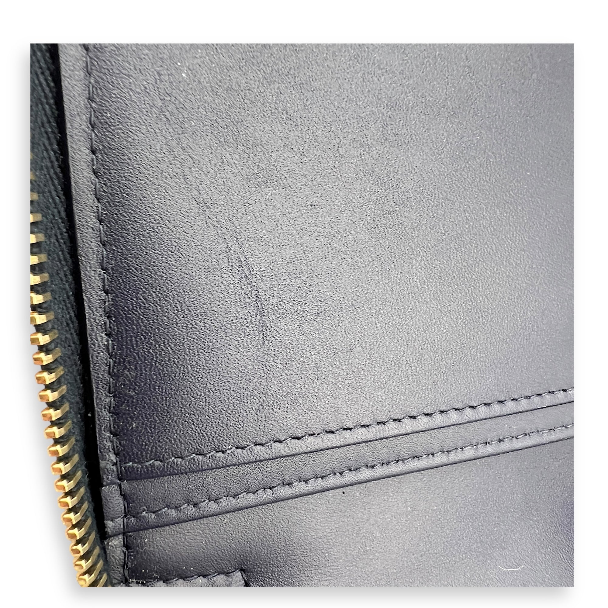 CC Wallet Blue in Caviar Leather, Gold hardware